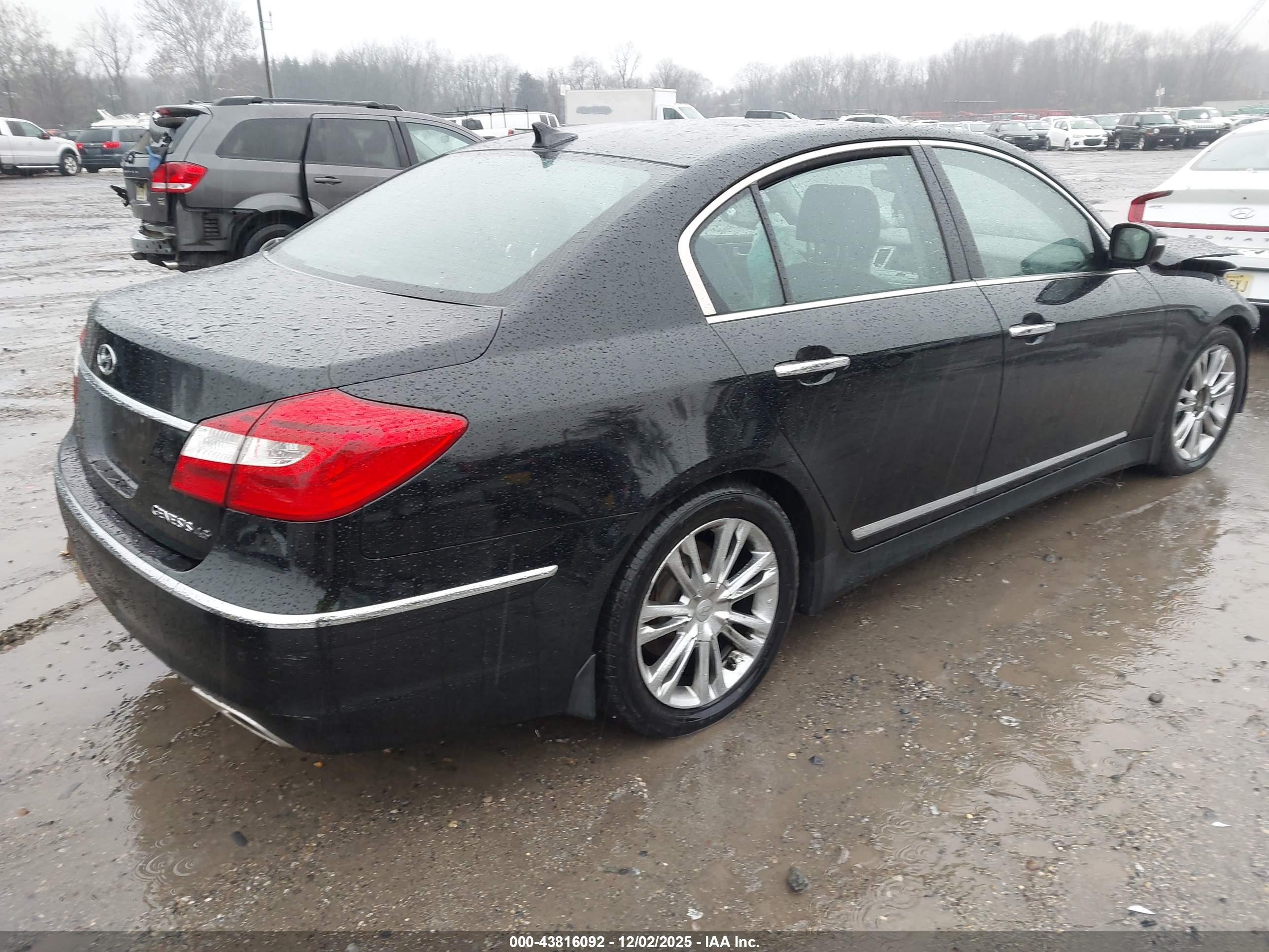 HYUNDAI GENESIS image 4