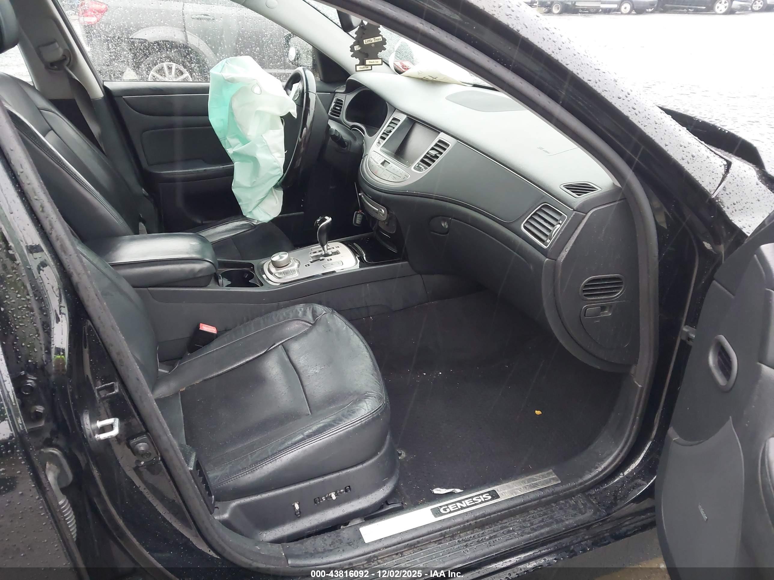HYUNDAI GENESIS image 5