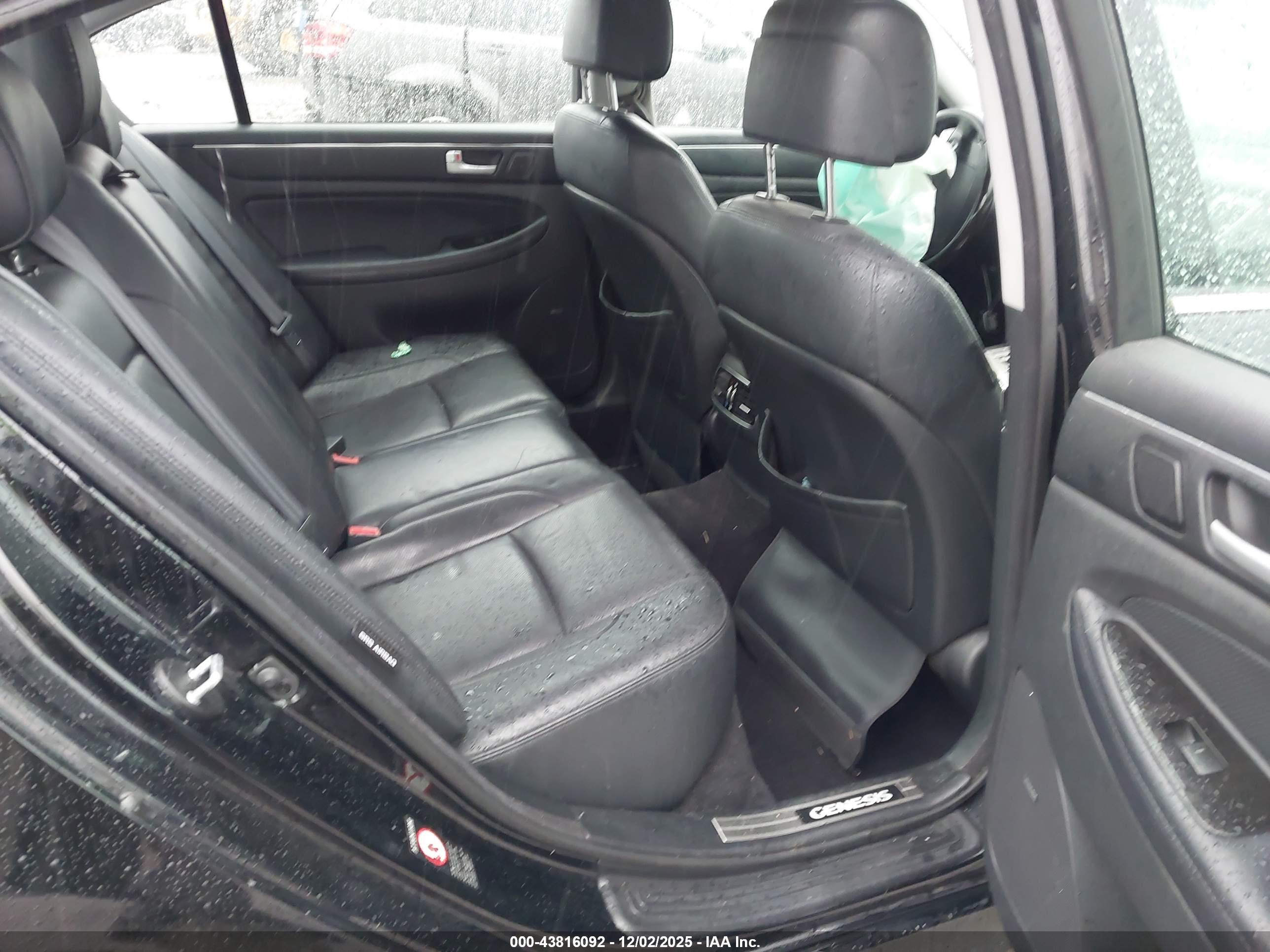 HYUNDAI GENESIS image 8