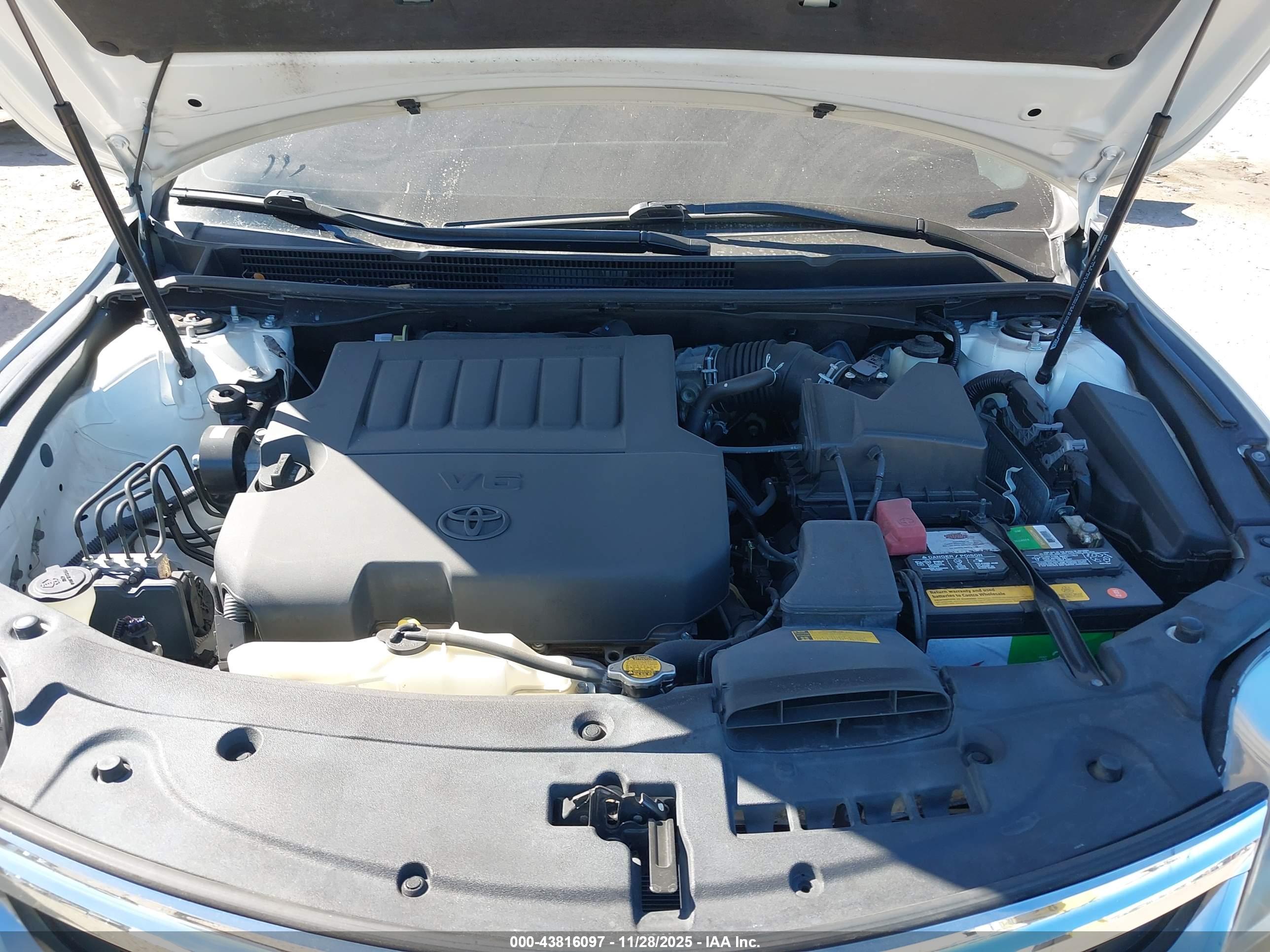 TOYOTA AVALON image 10