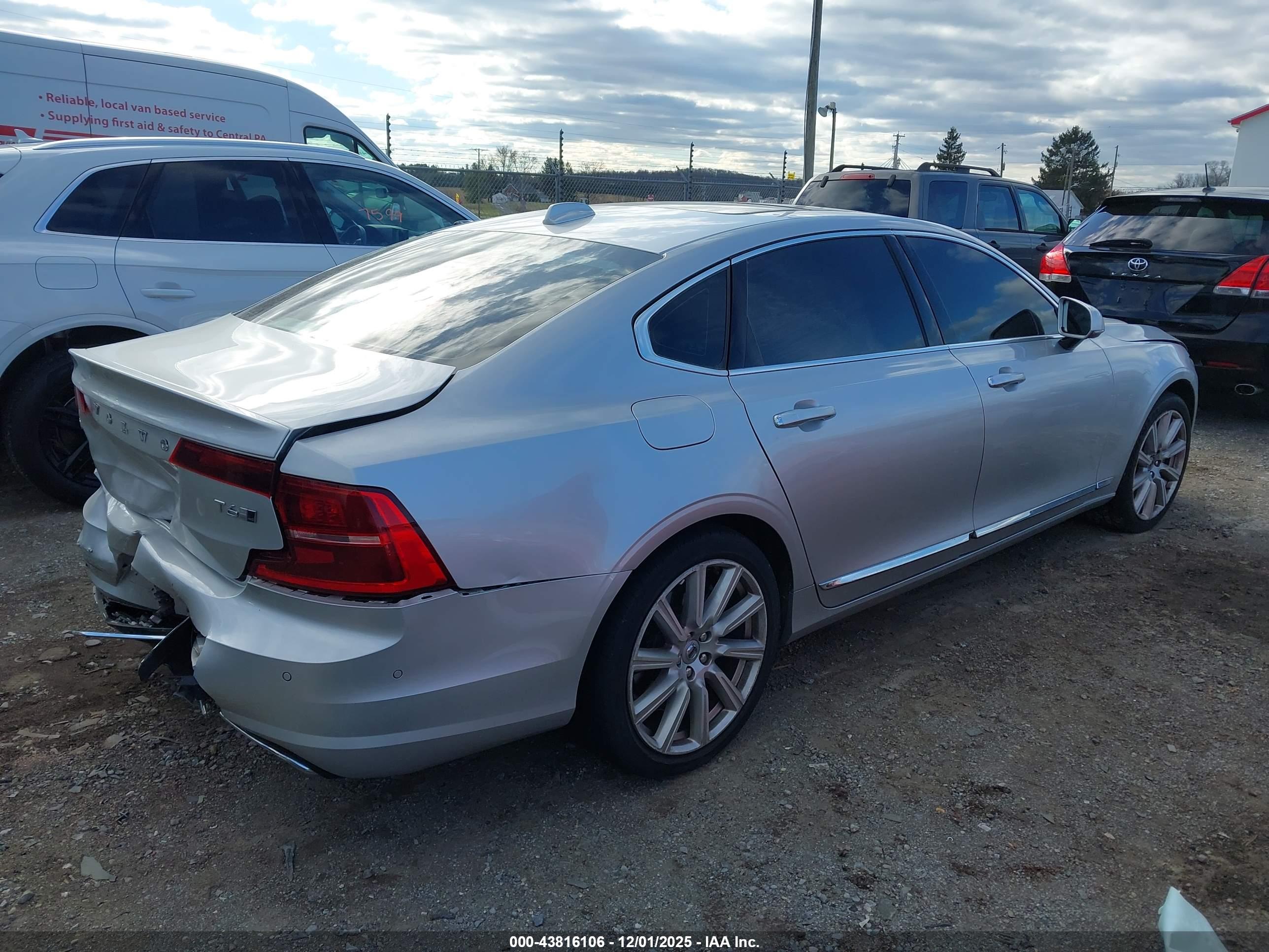 VOLVO S90 image 4