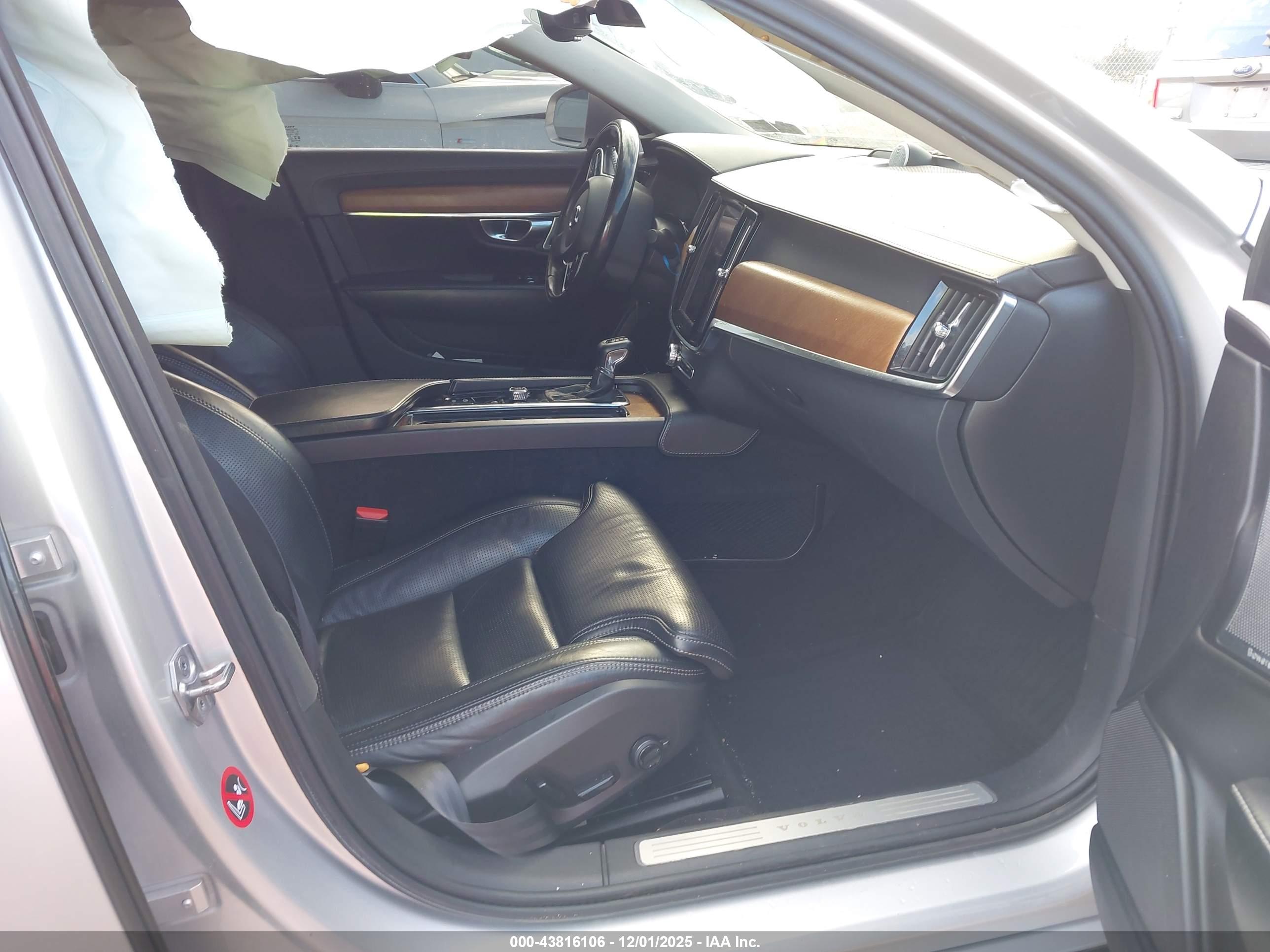 VOLVO S90 image 5