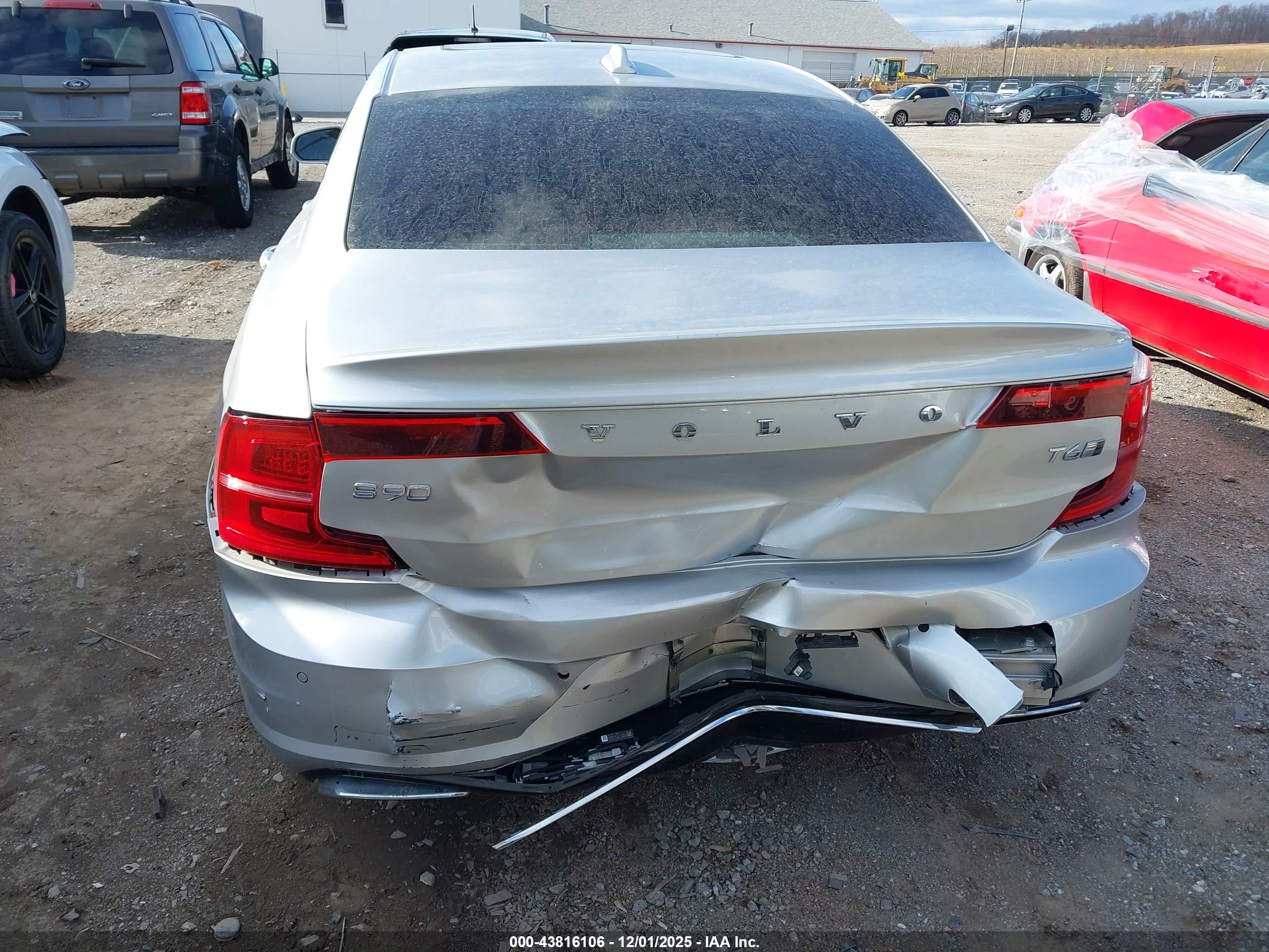 VOLVO S90 image 6