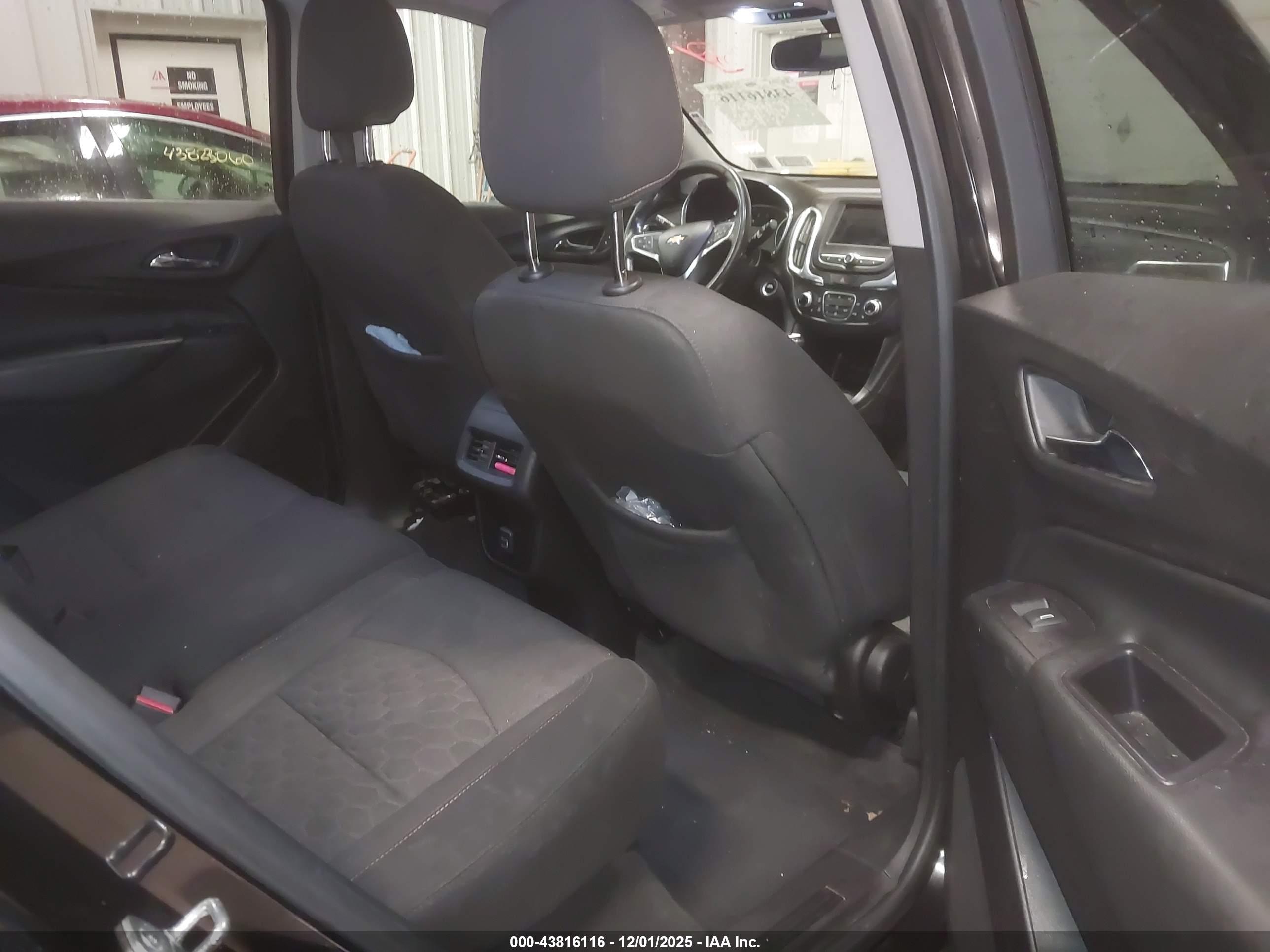 CHEVROLET EQUINOX image 8