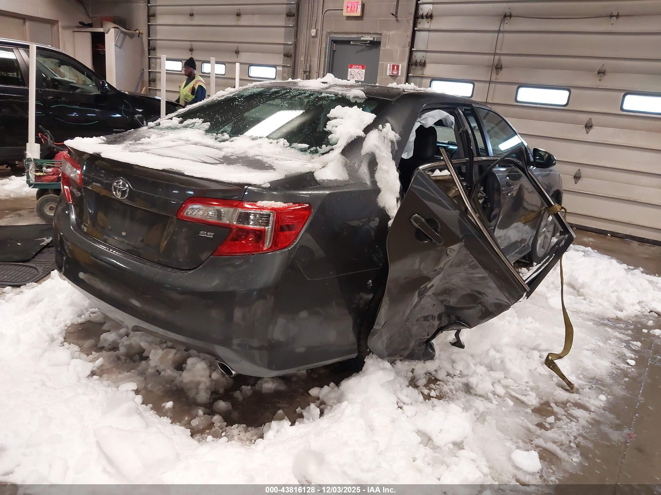 TOYOTA CAMRY image 4