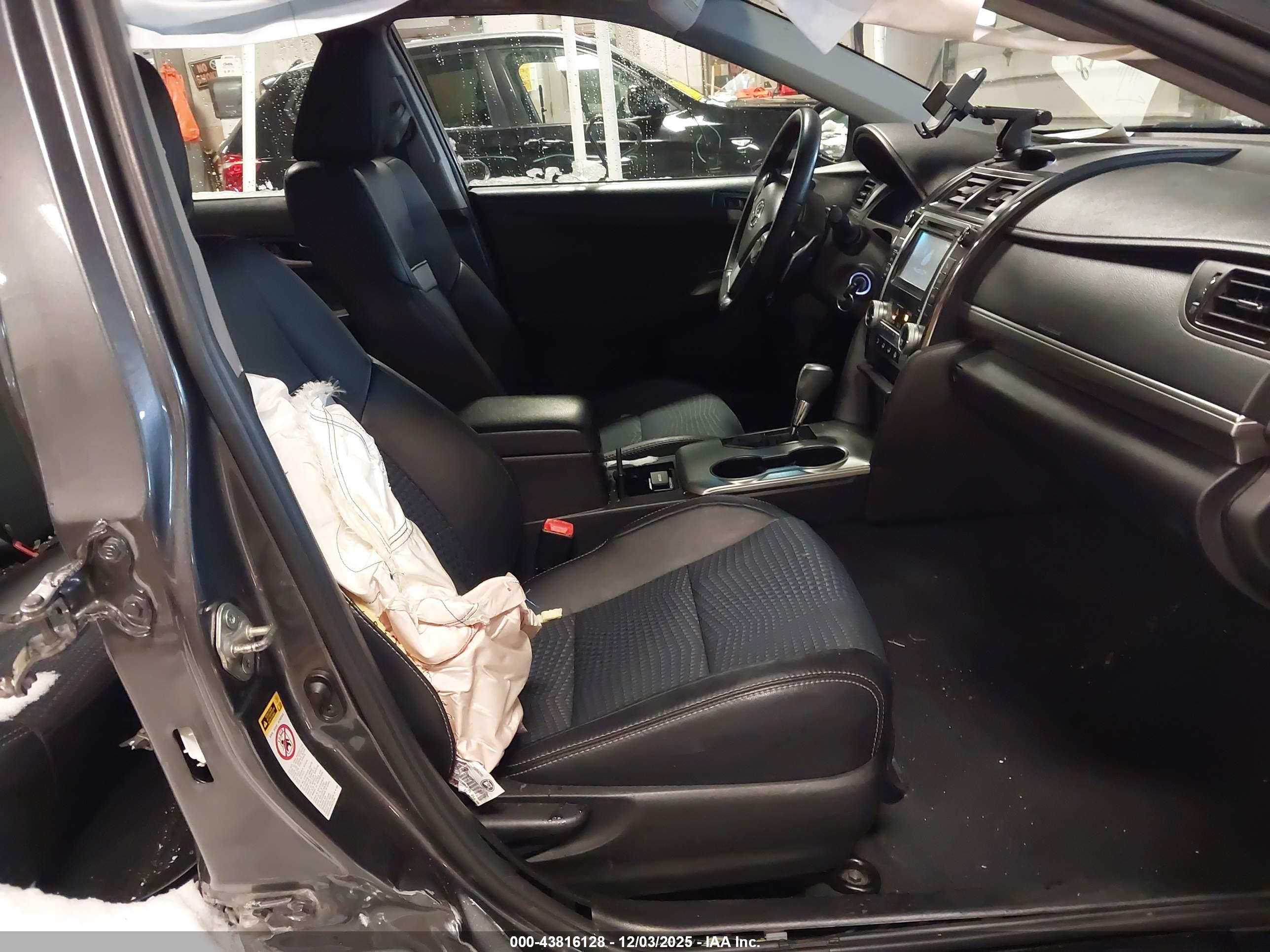 TOYOTA CAMRY image 5