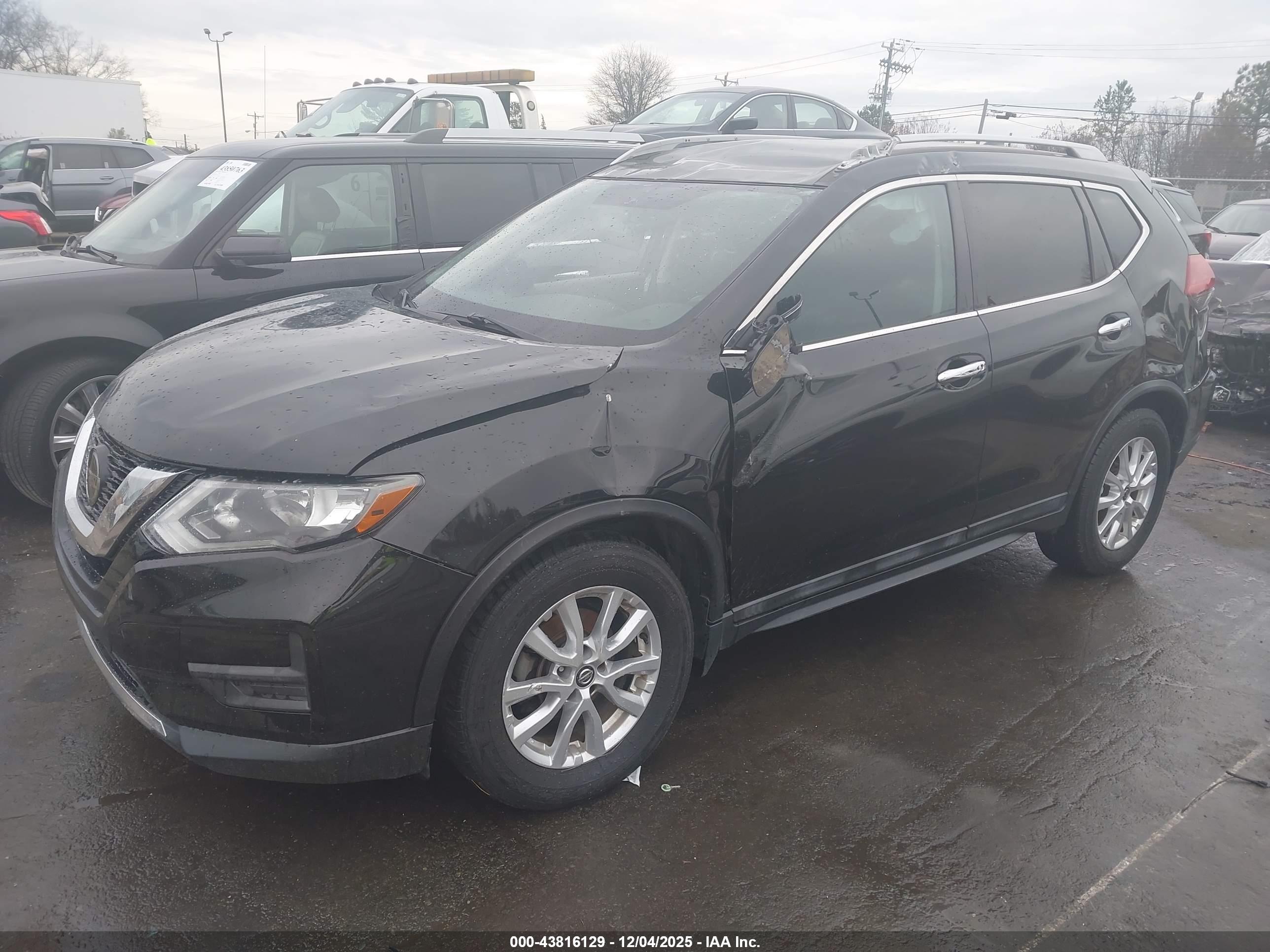 NISSAN ROGUE image 2