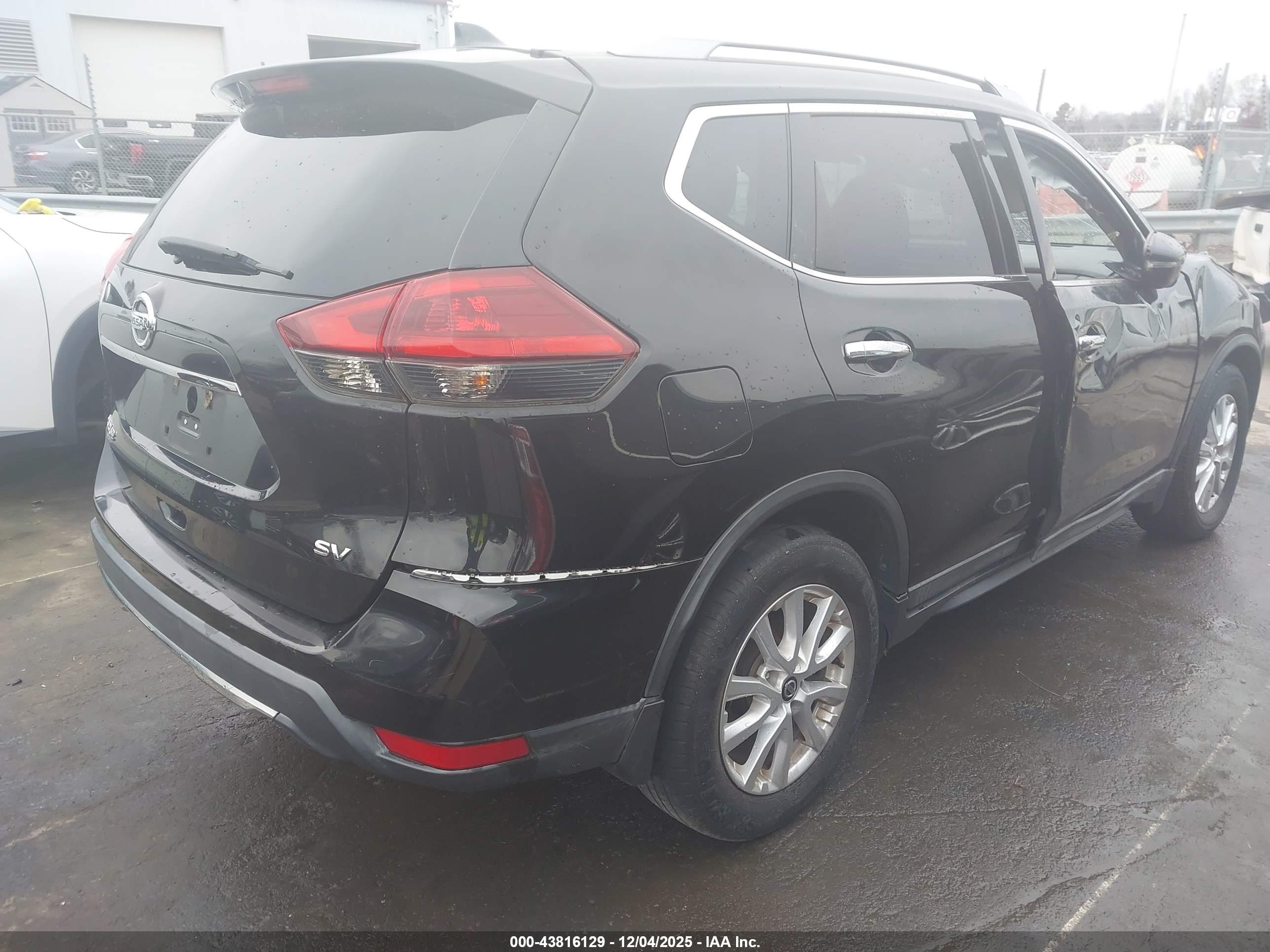 NISSAN ROGUE image 4