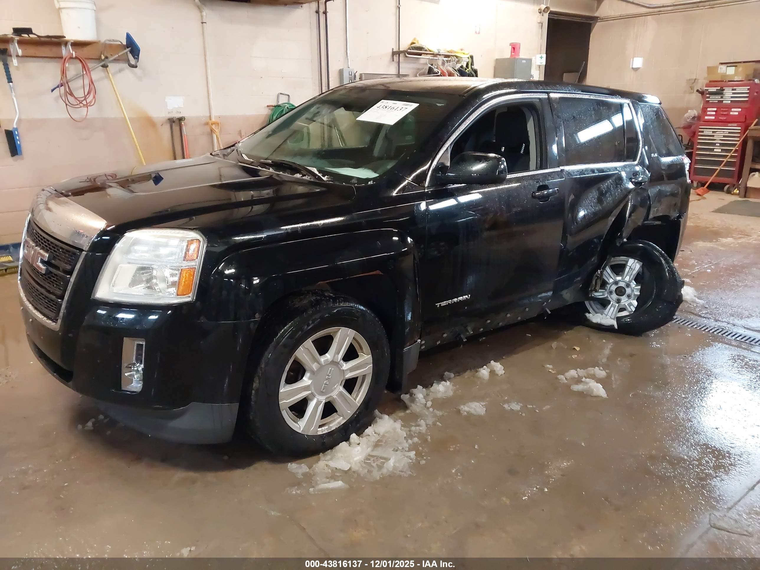 GMC TERRAIN image 2