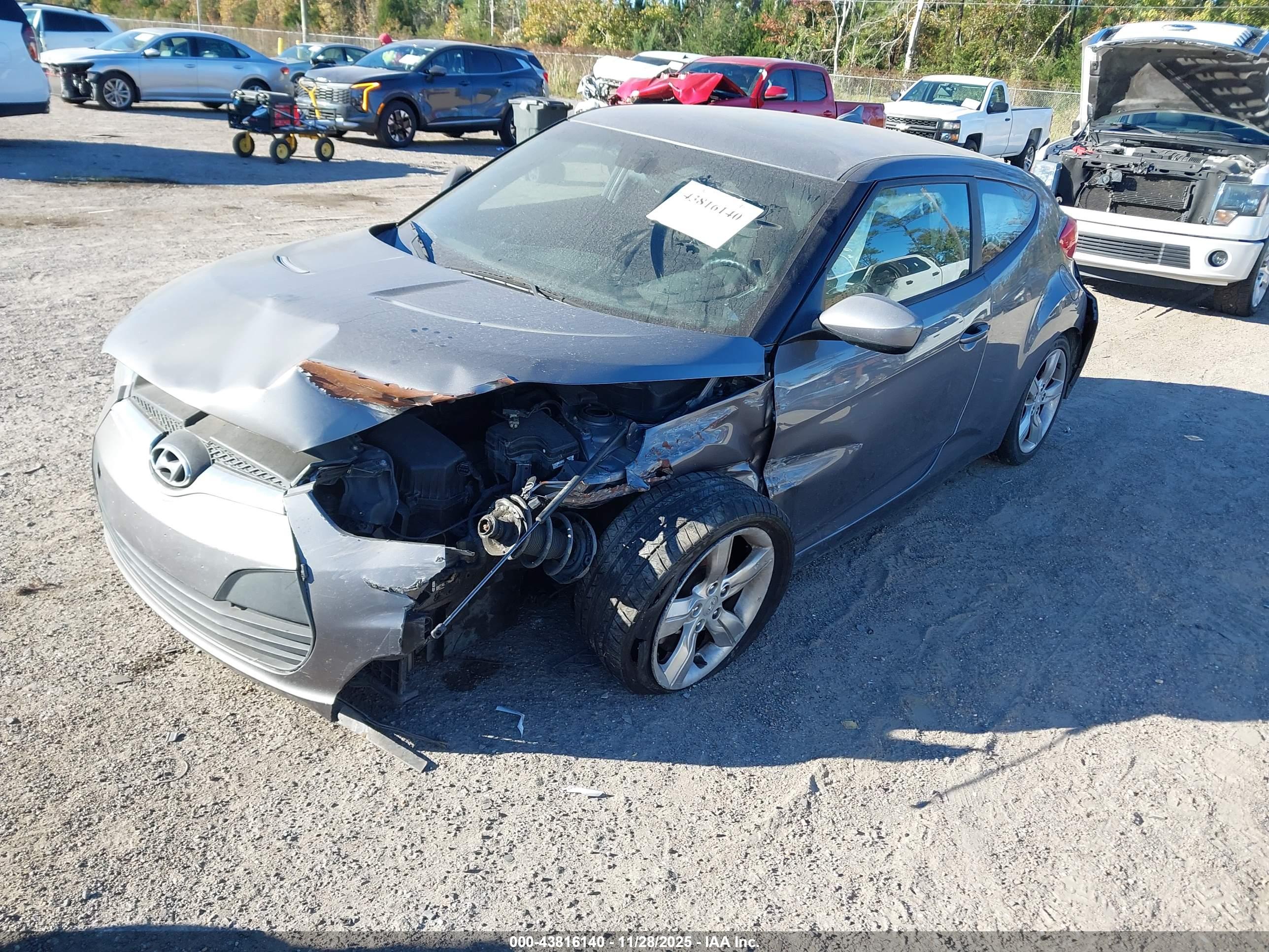 HYUNDAI VELOSTER image 2
