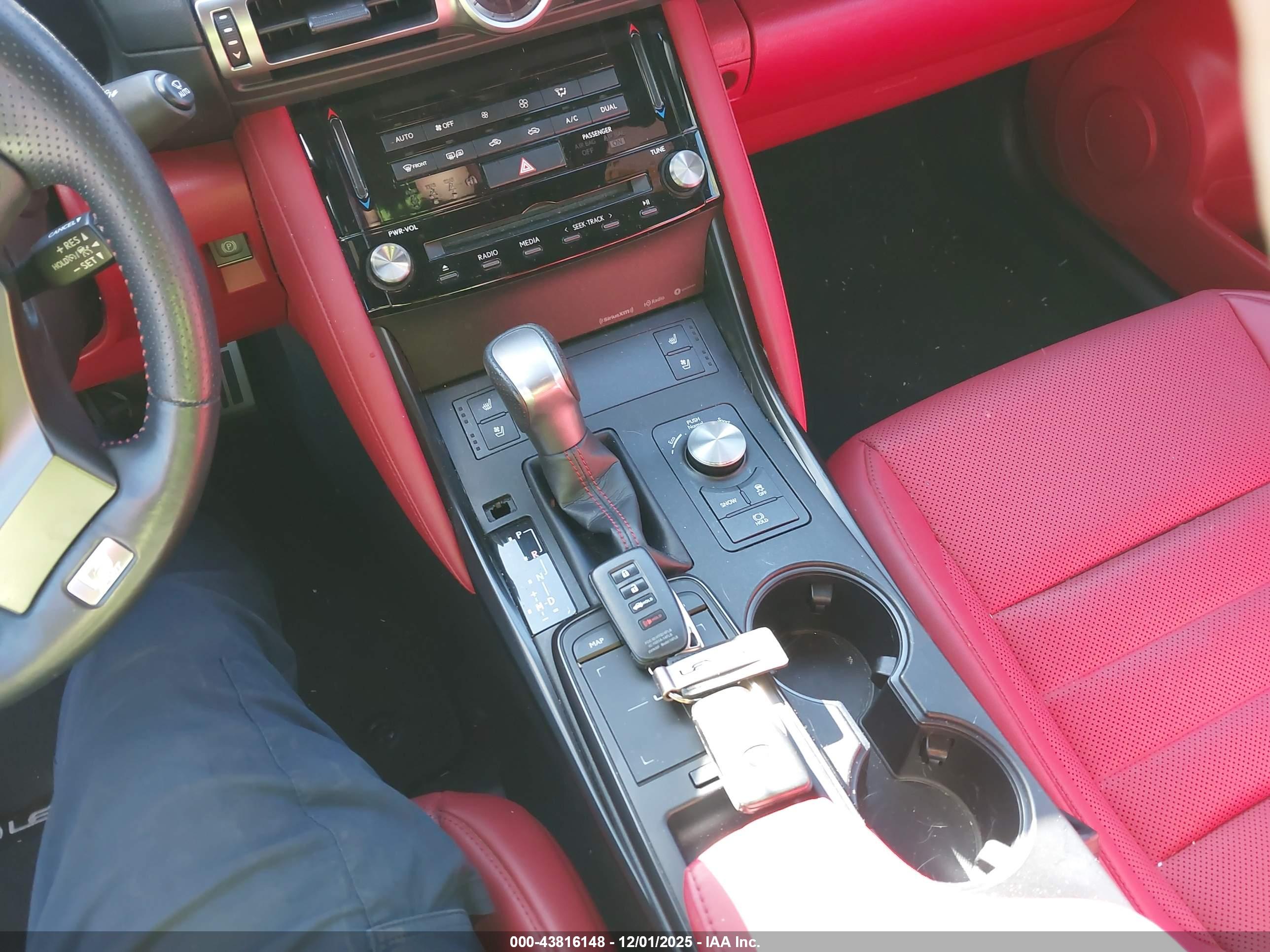 LEXUS IS image 11
