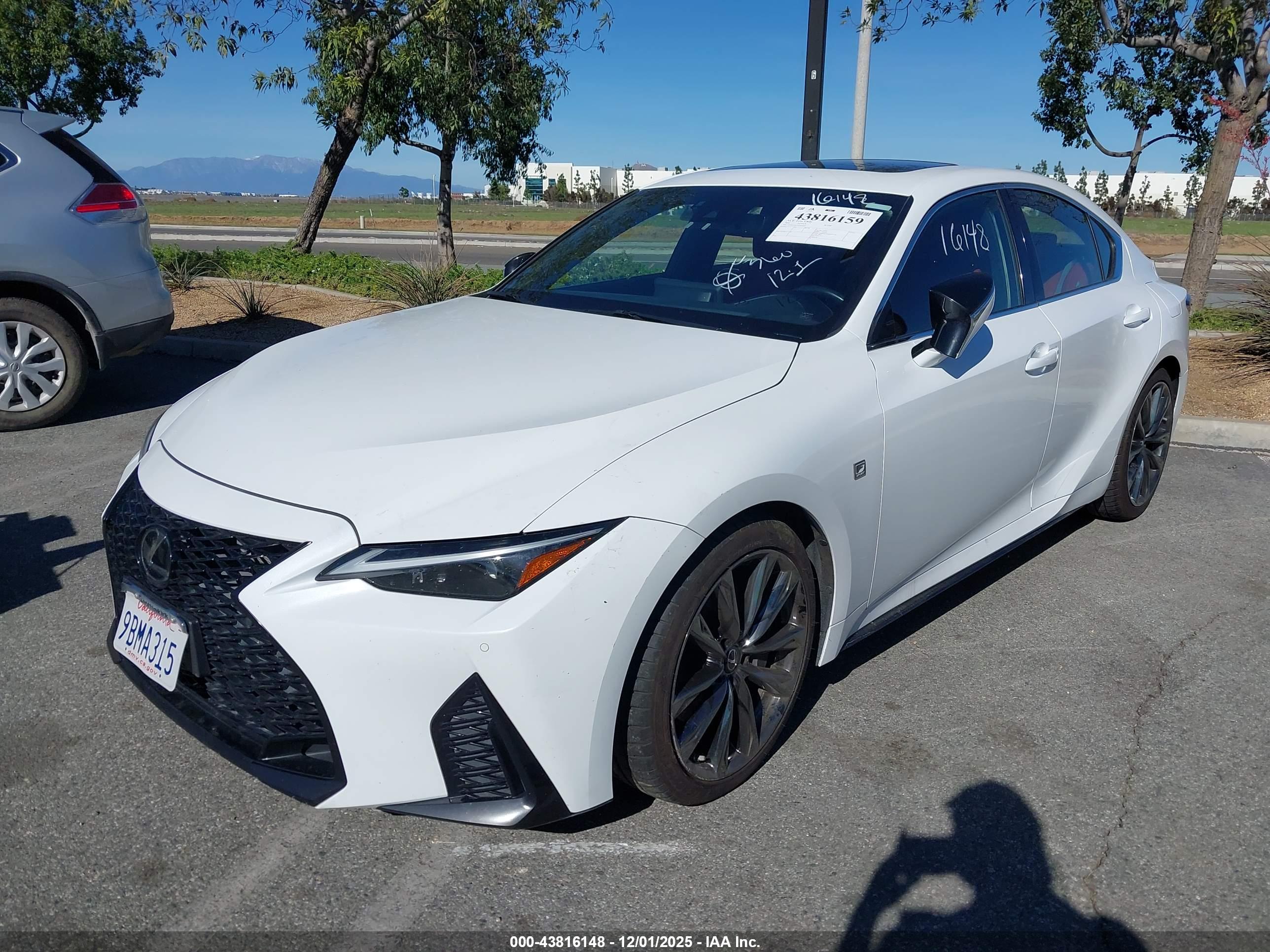 LEXUS IS image 2