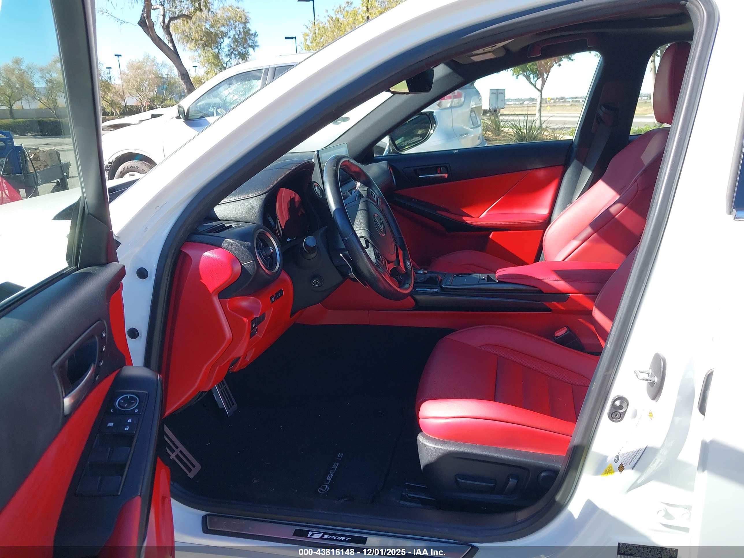 LEXUS IS image 5