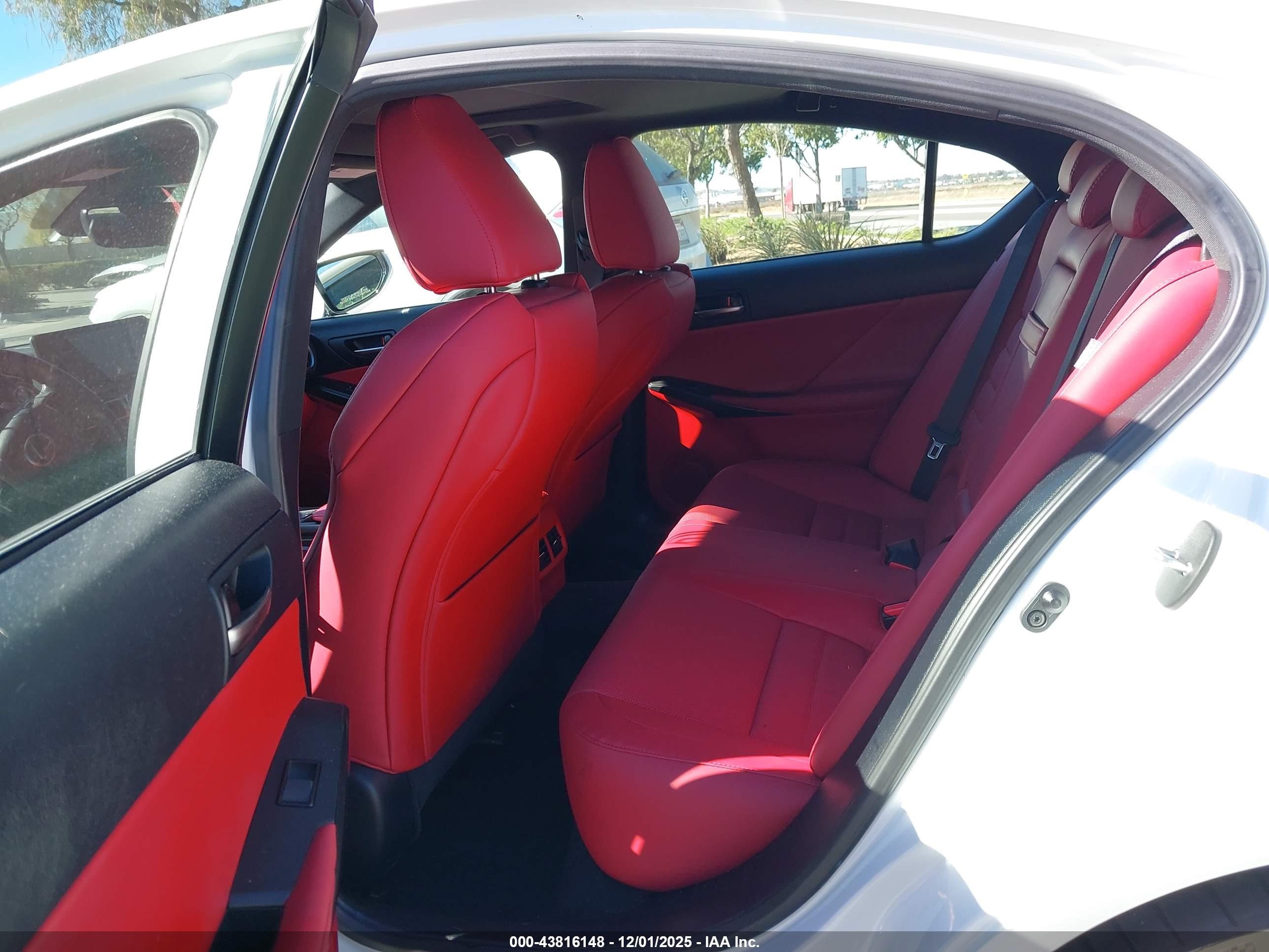 LEXUS IS image 8