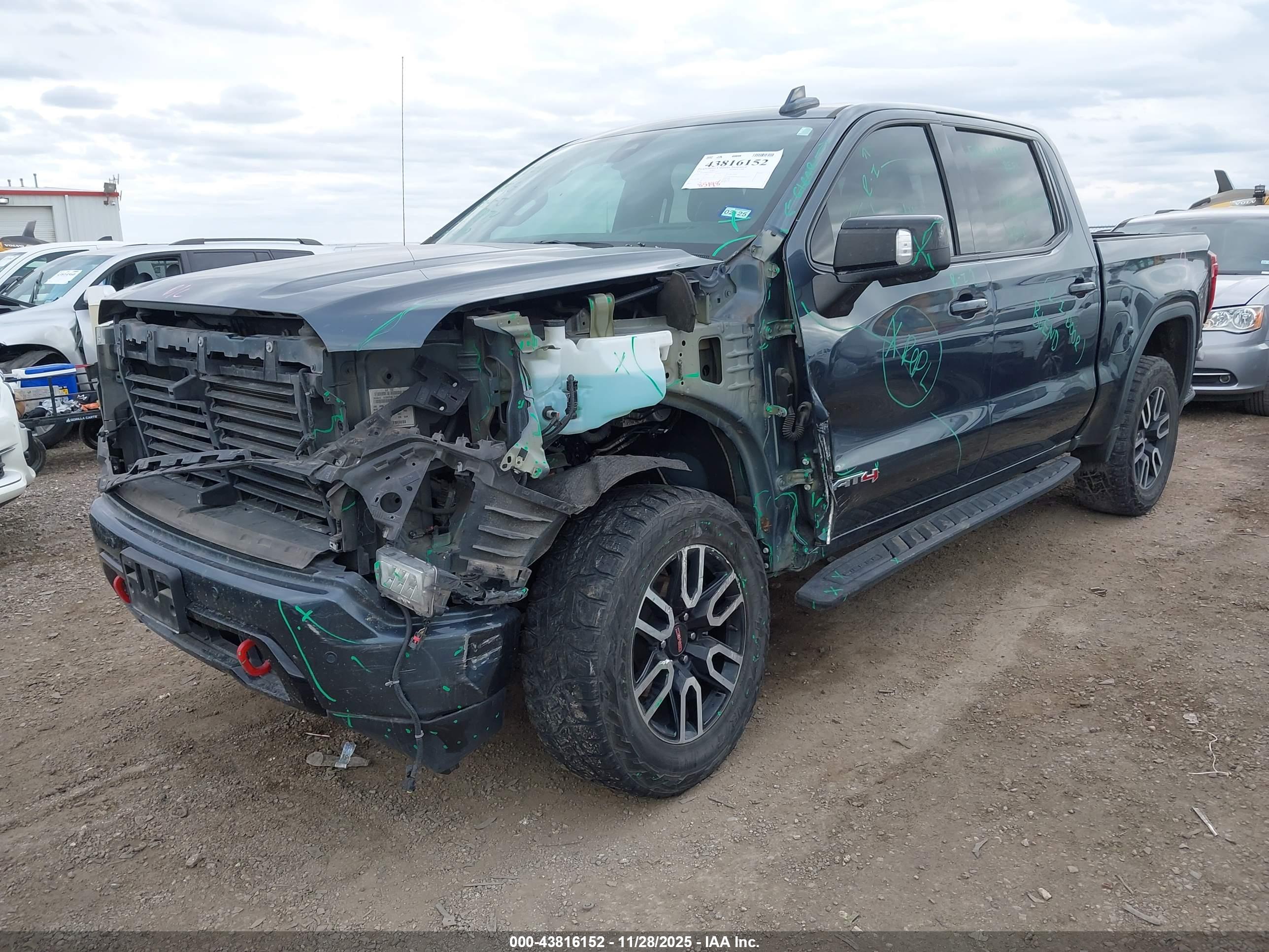 GMC SIERRA image 2