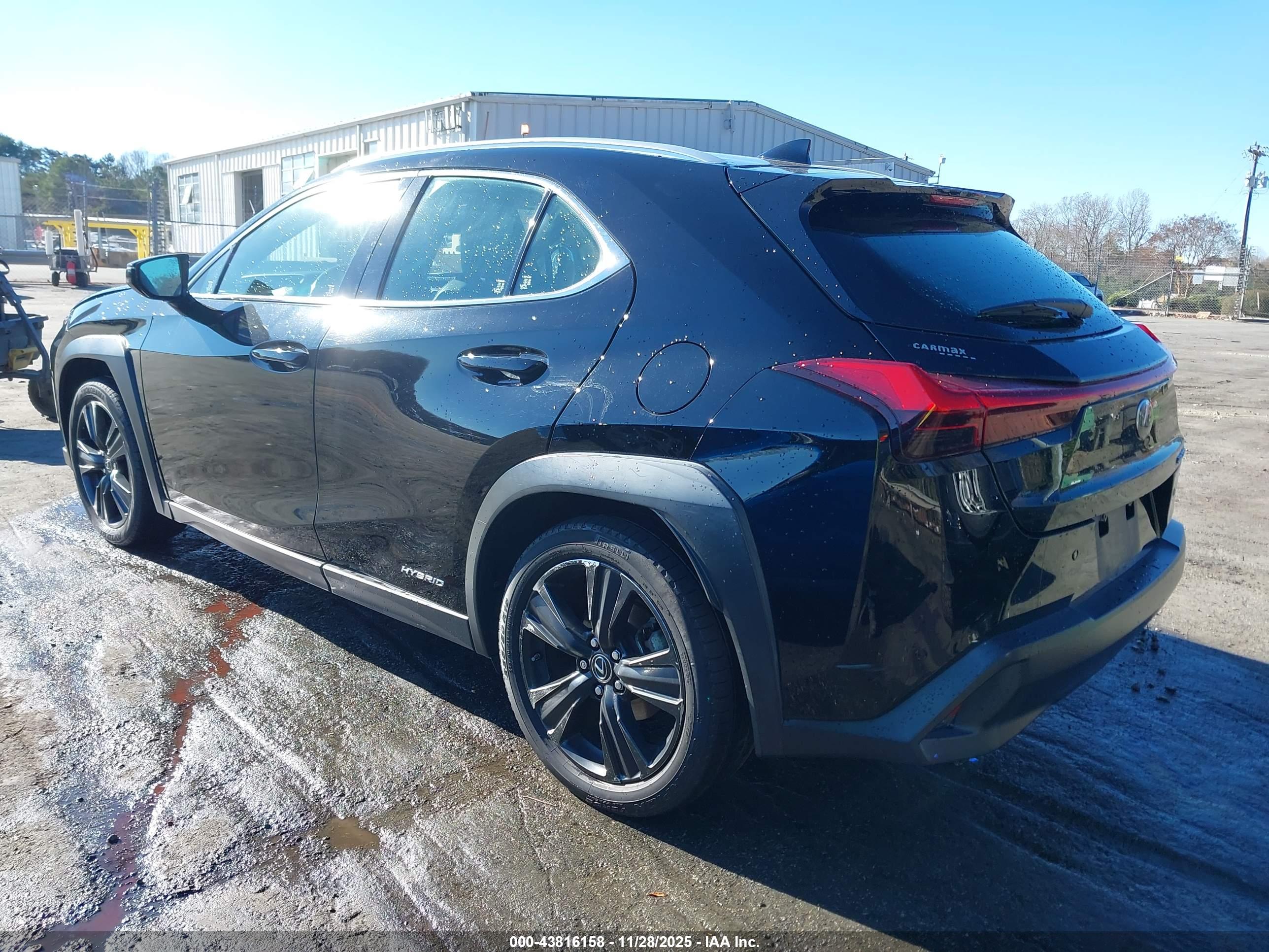 LEXUS UX image 3