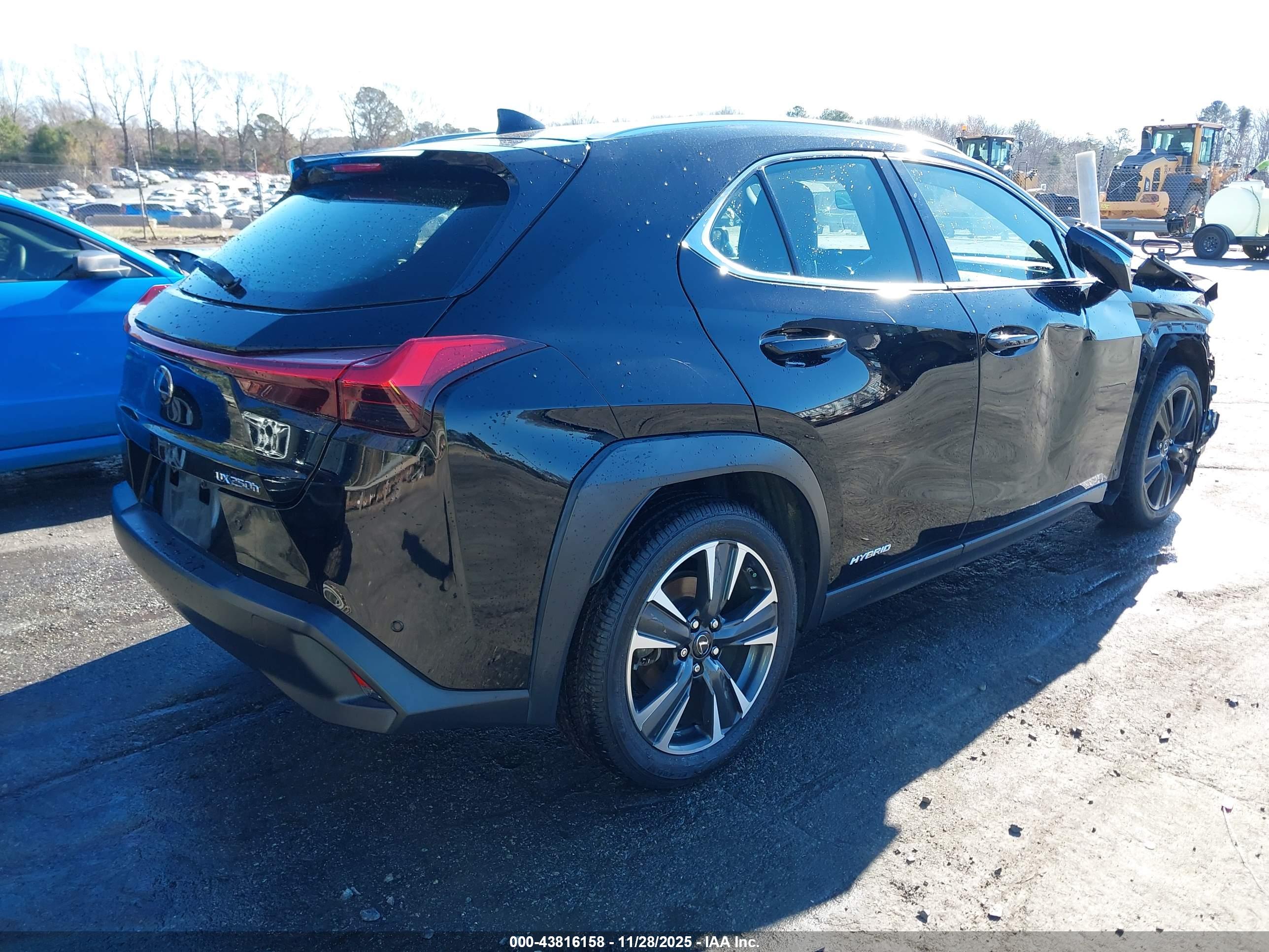 LEXUS UX image 4