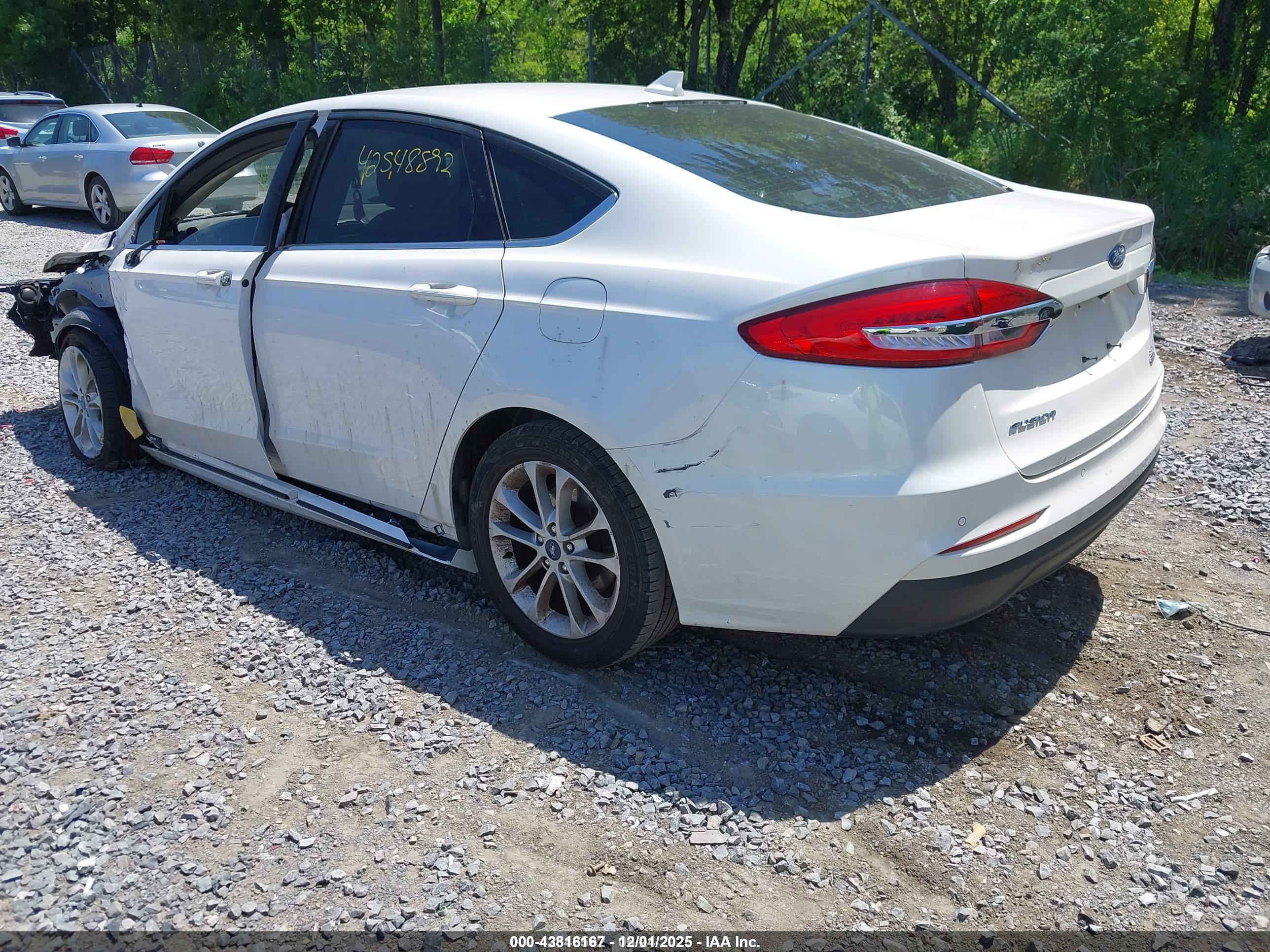 FORD FUSION image 3