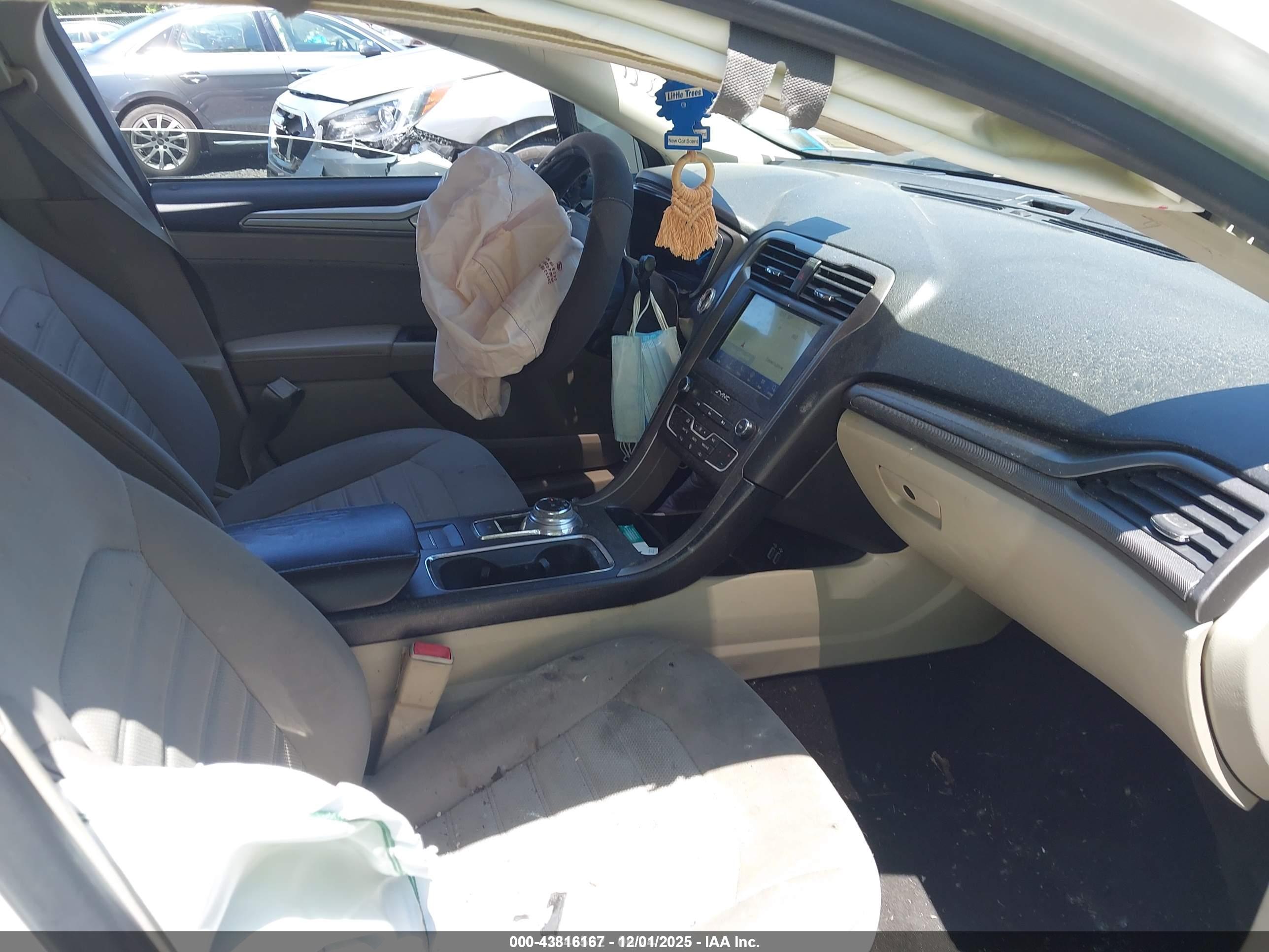 FORD FUSION image 5