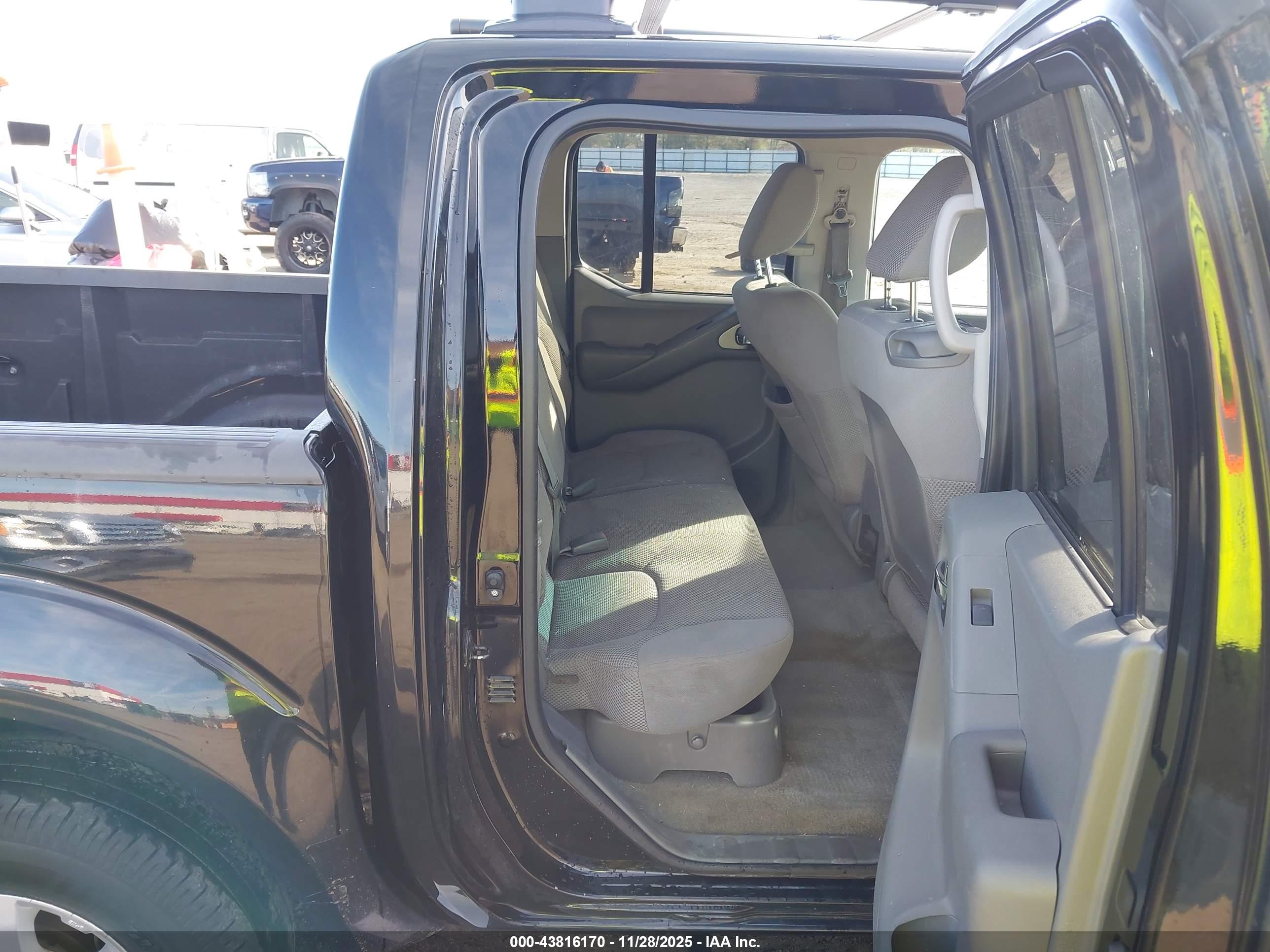 NISSAN FRONTIER image 8