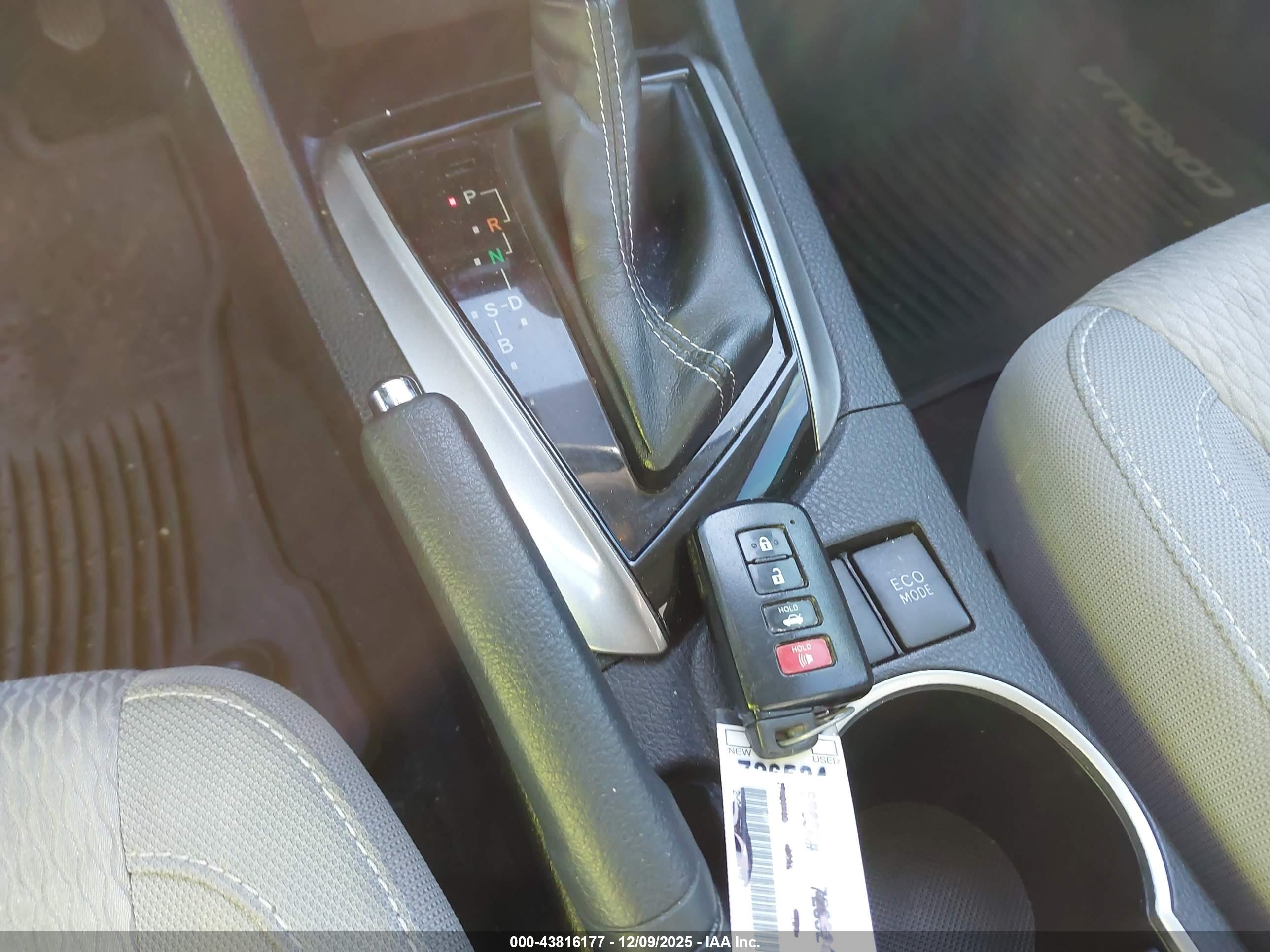 TOYOTA COROLLA image 11