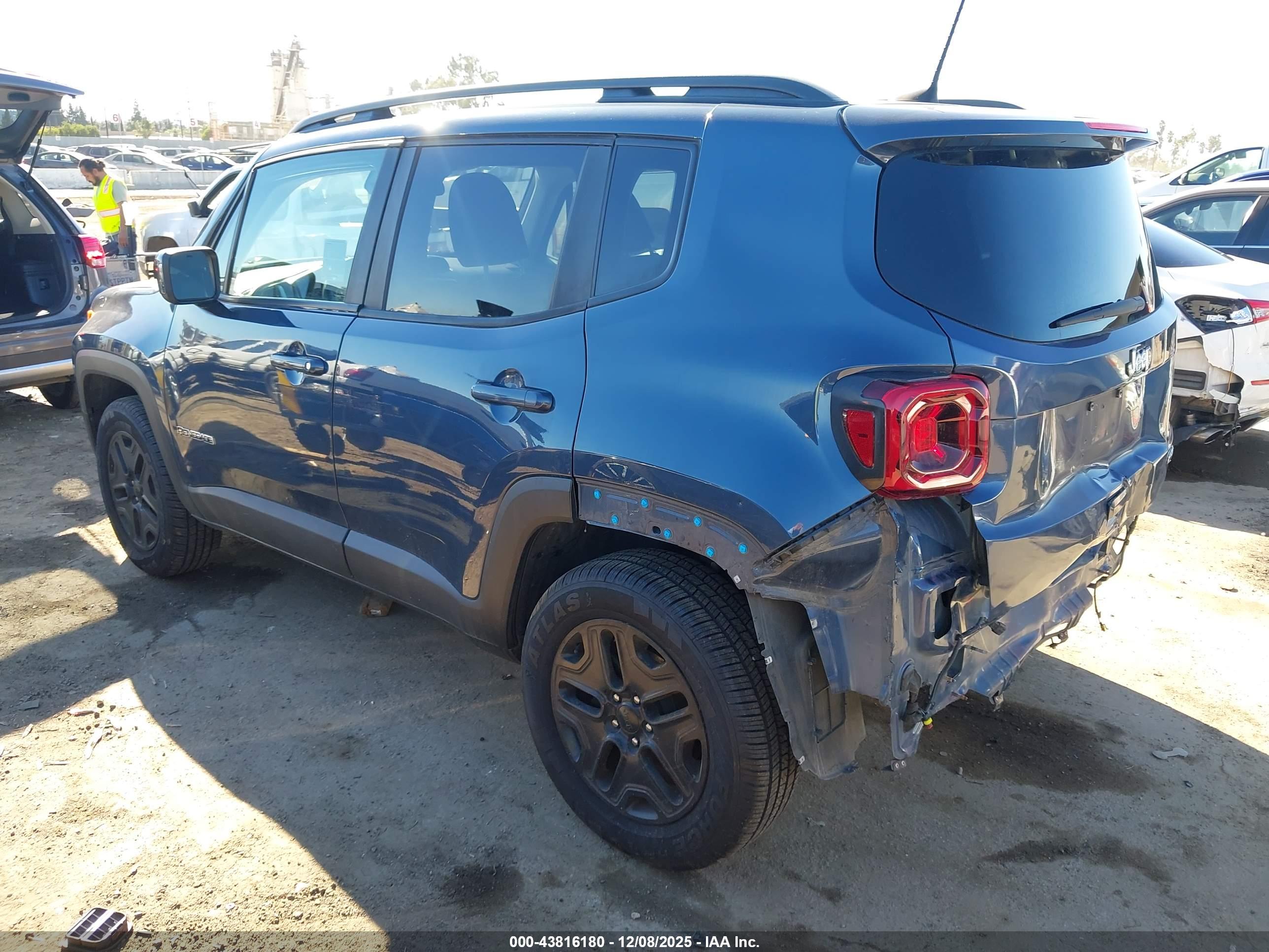 JEEP RENEGADE image 3