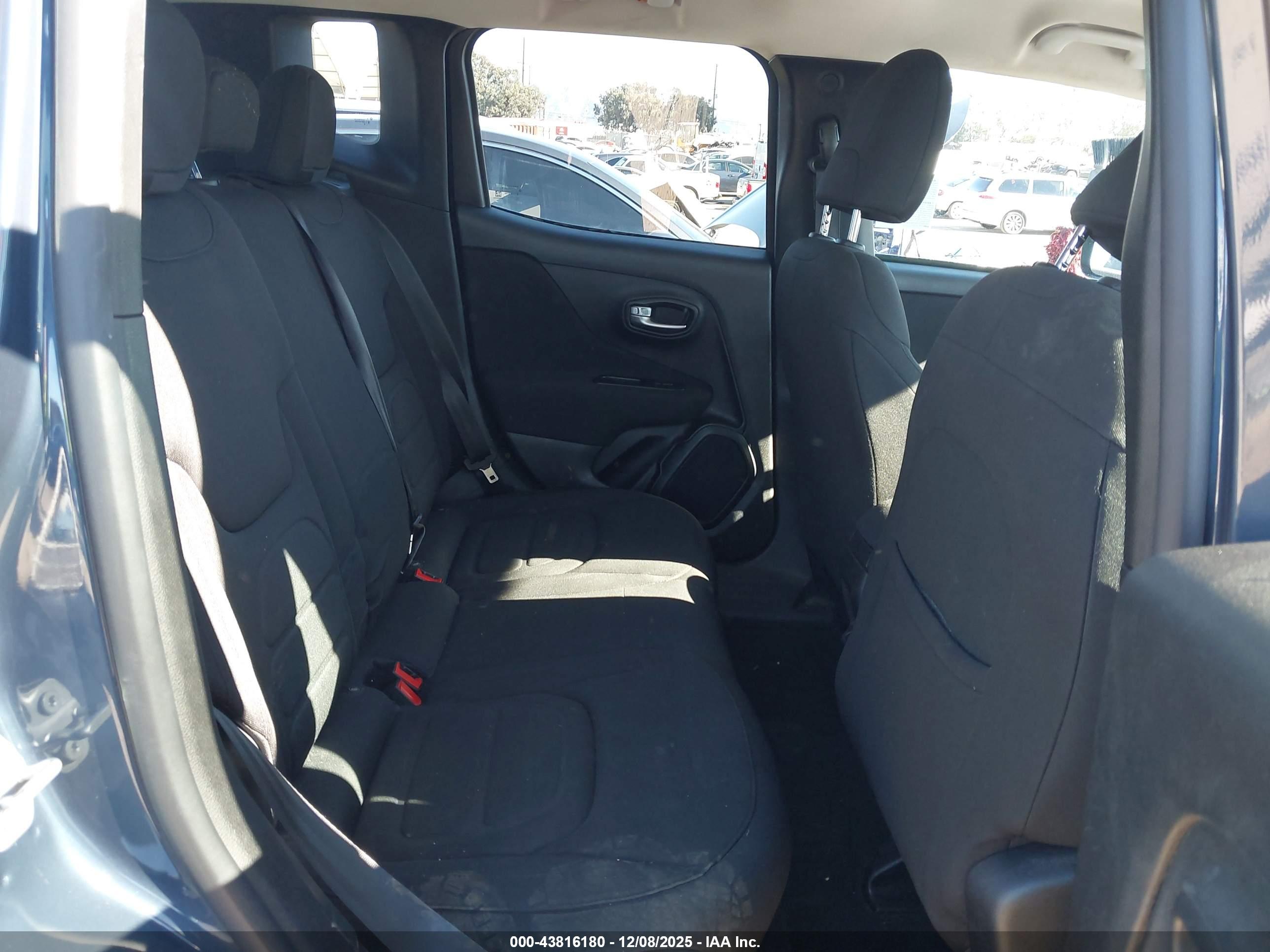 JEEP RENEGADE image 8