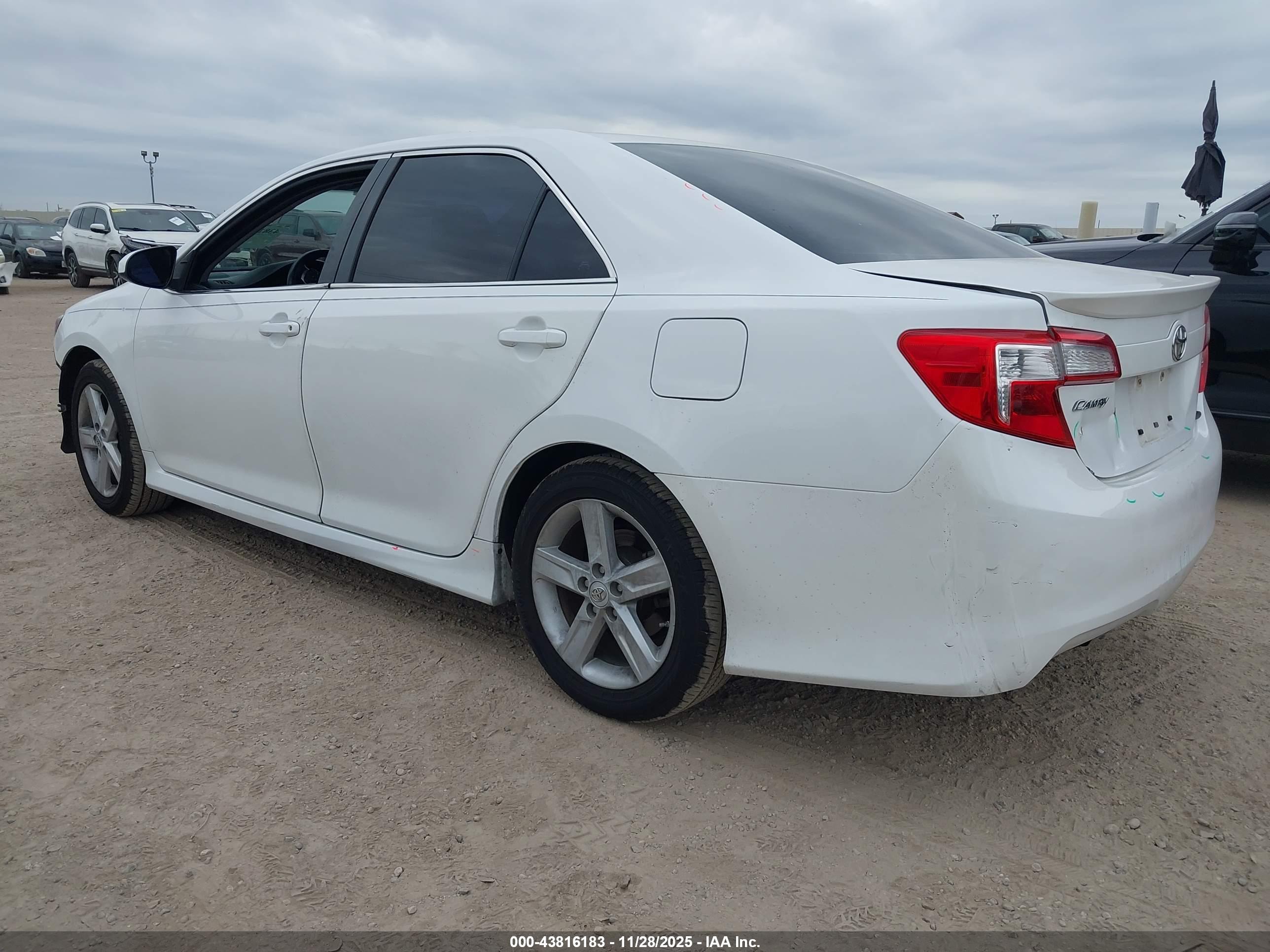 TOYOTA CAMRY image 3