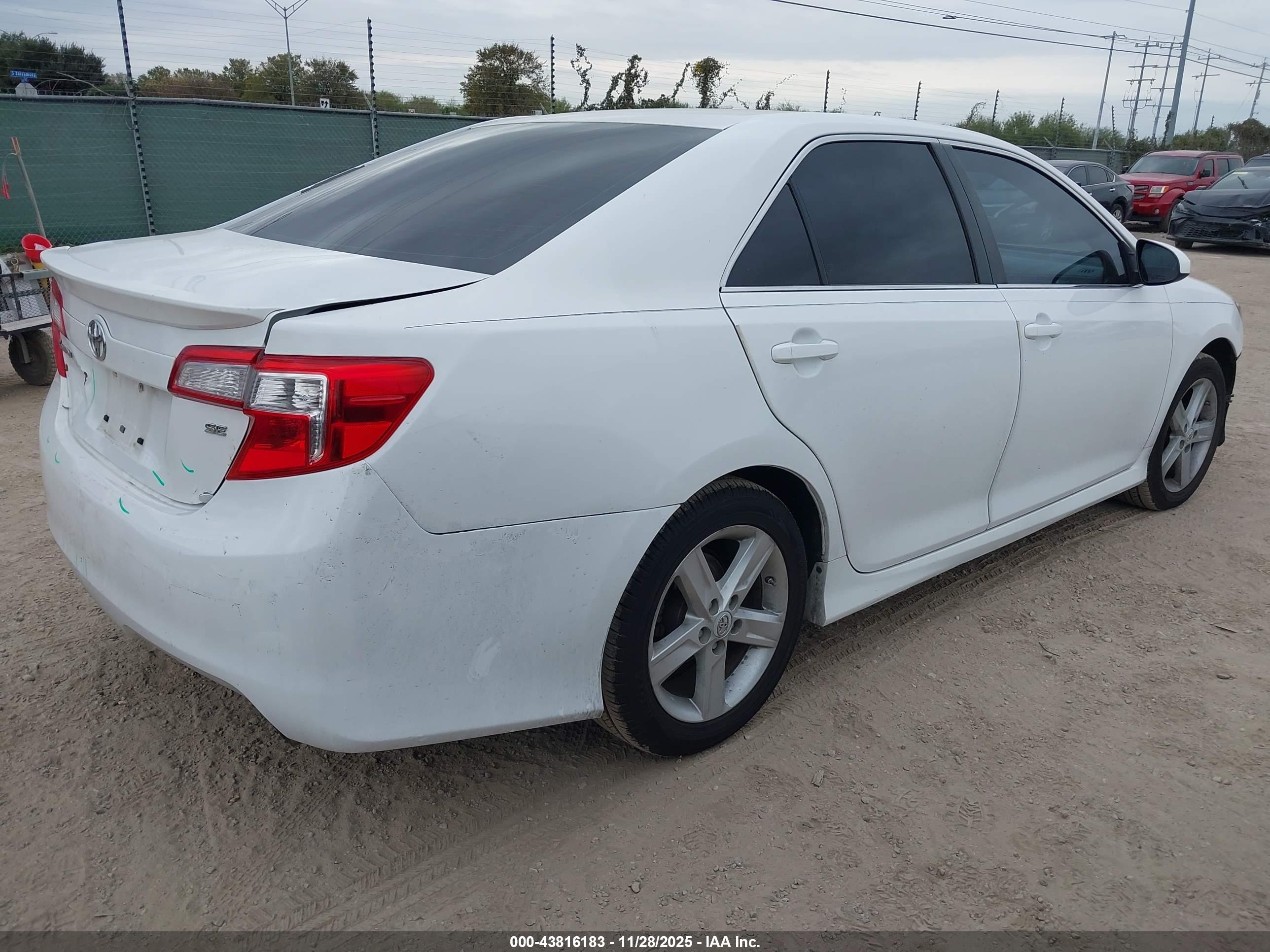 TOYOTA CAMRY image 4
