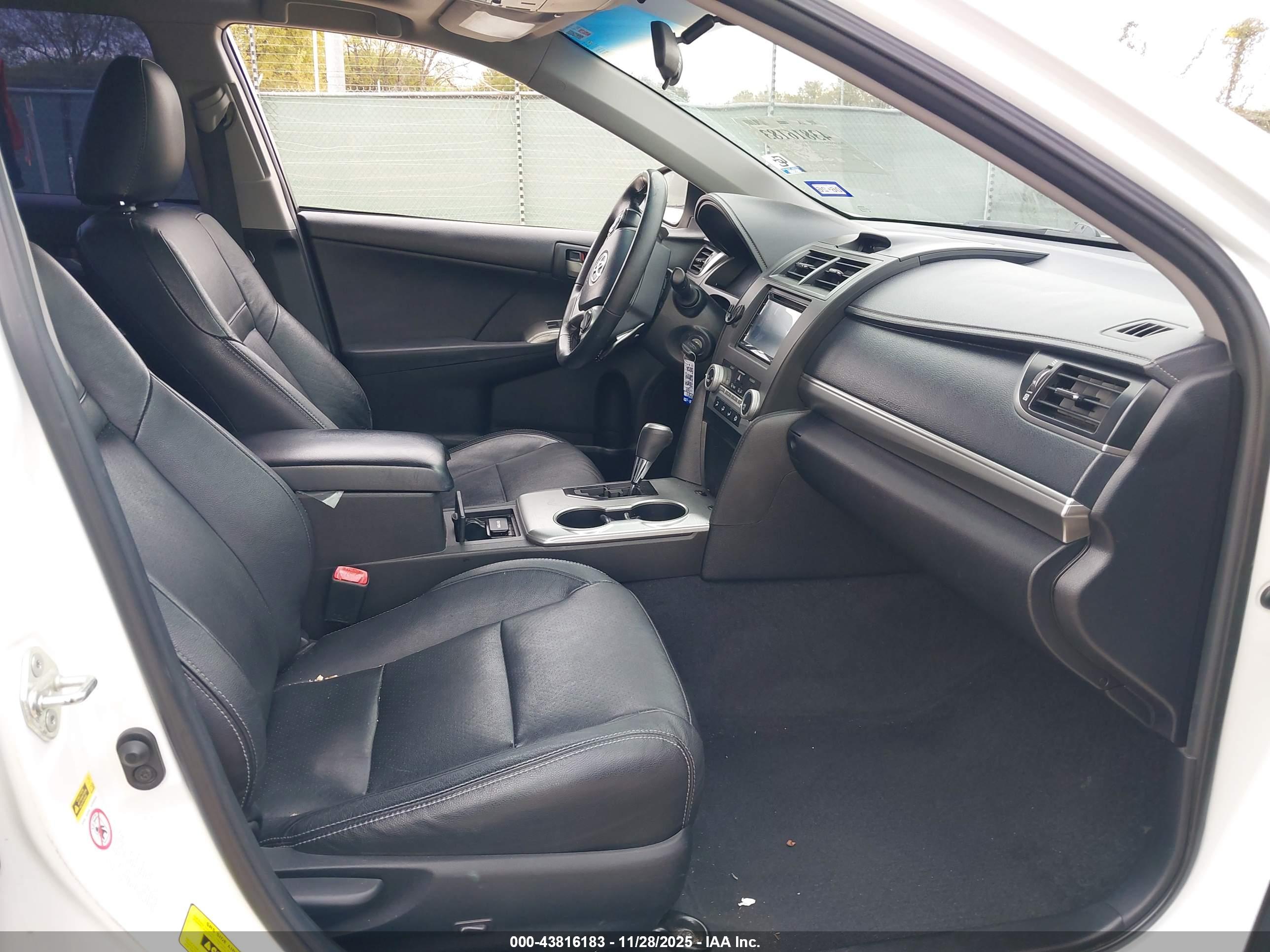 TOYOTA CAMRY image 5
