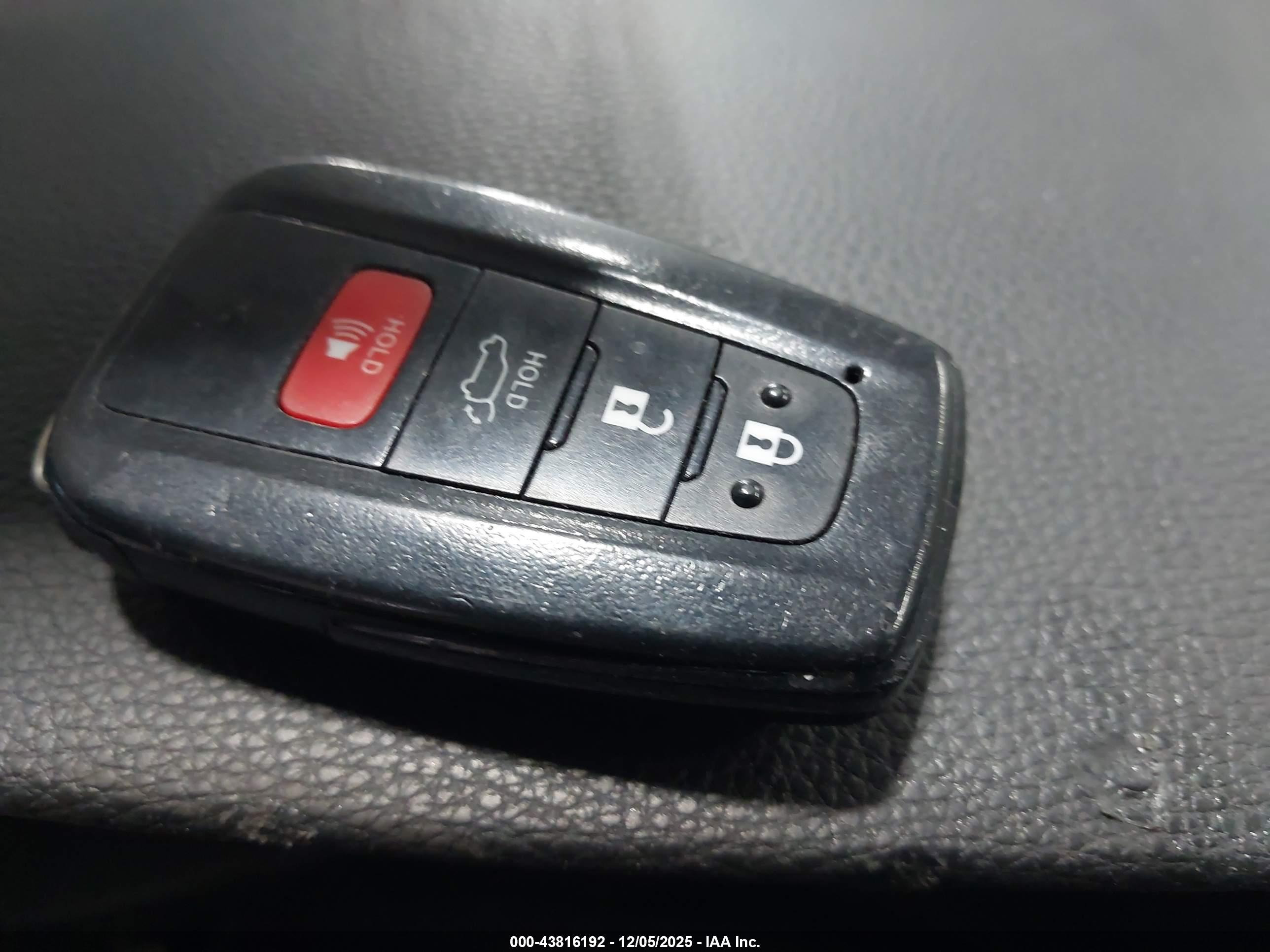 TOYOTA RAV4 image 11