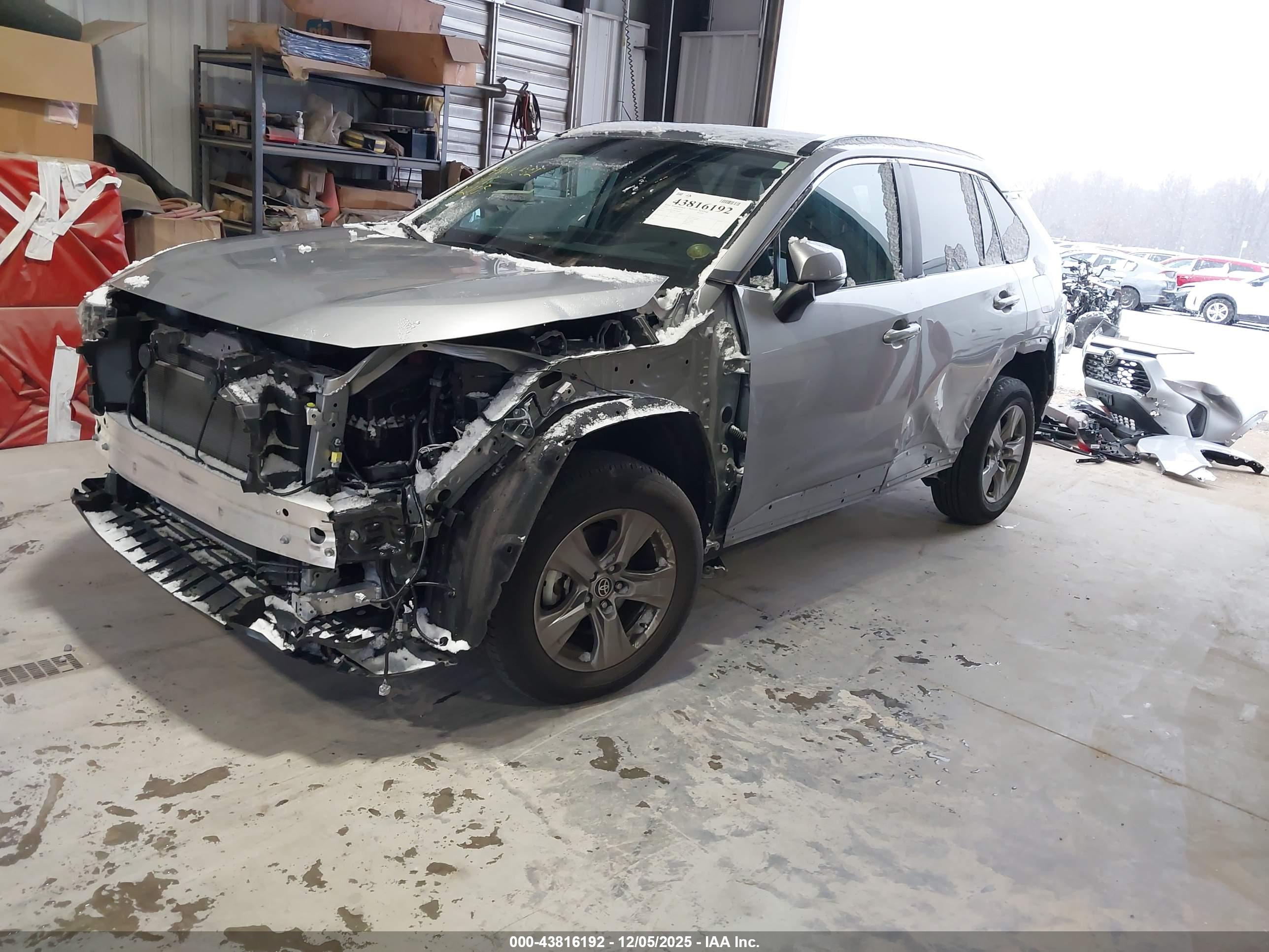 TOYOTA RAV4 image 2
