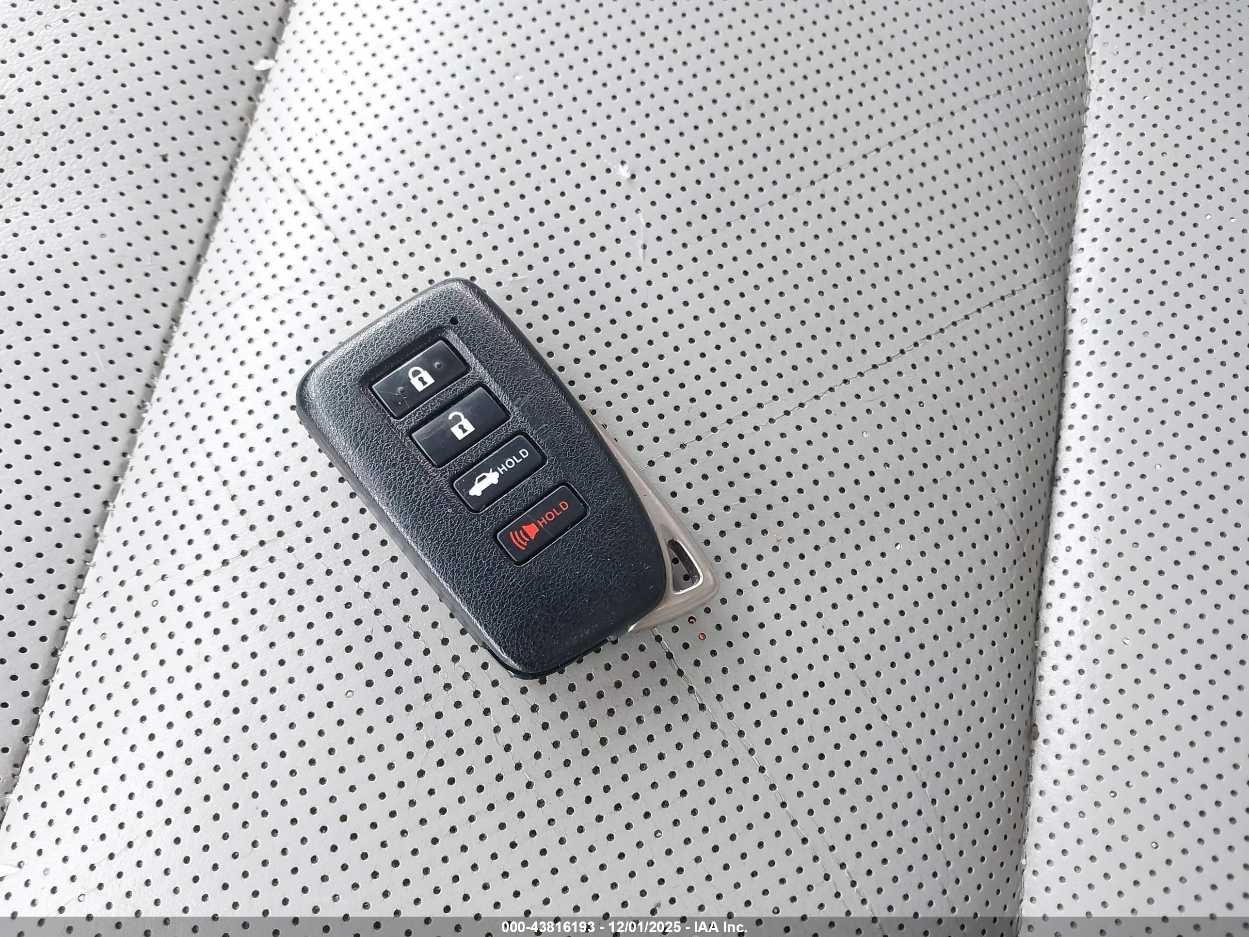 LEXUS ES image 11