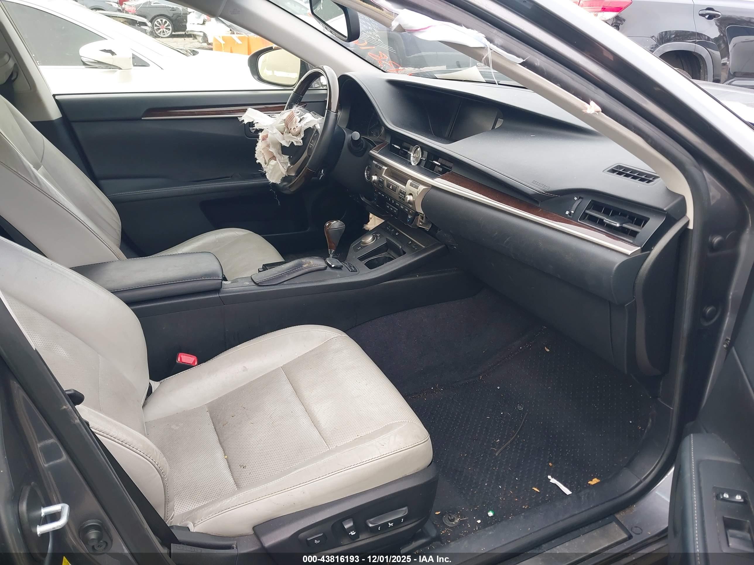 LEXUS ES image 5
