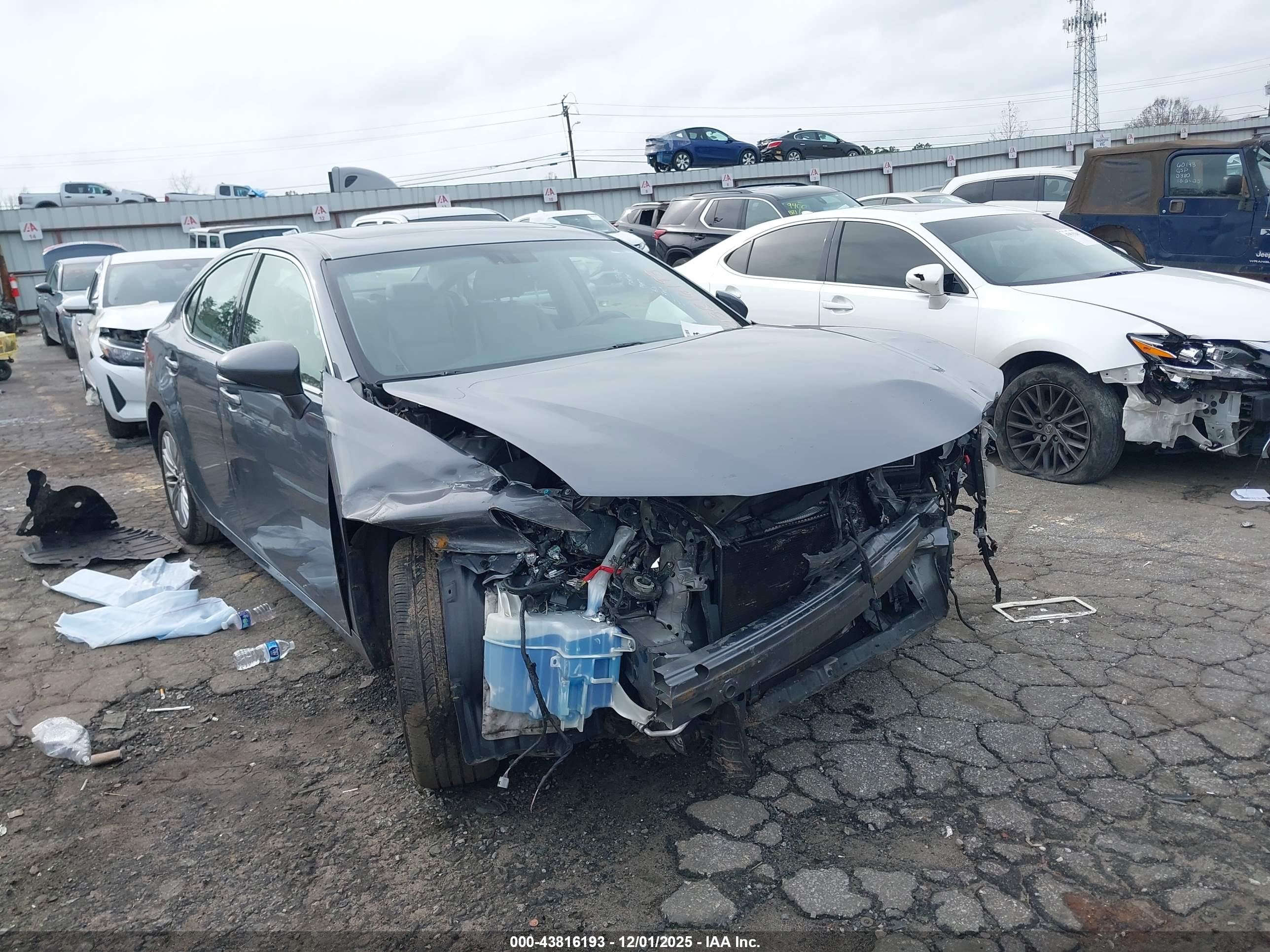 LEXUS ES image 6