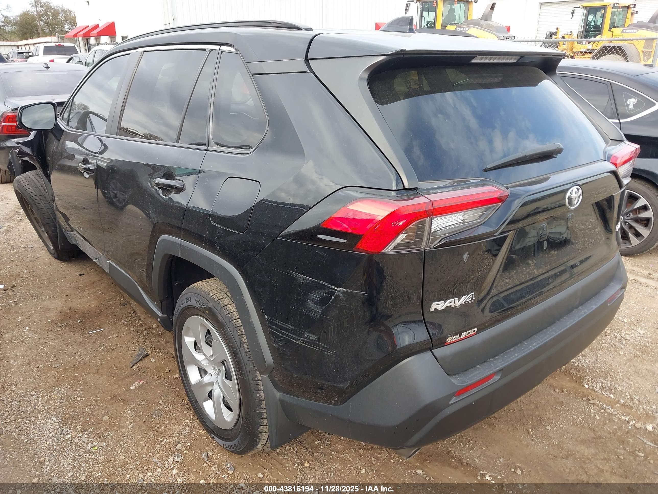 TOYOTA RAV4 image 3