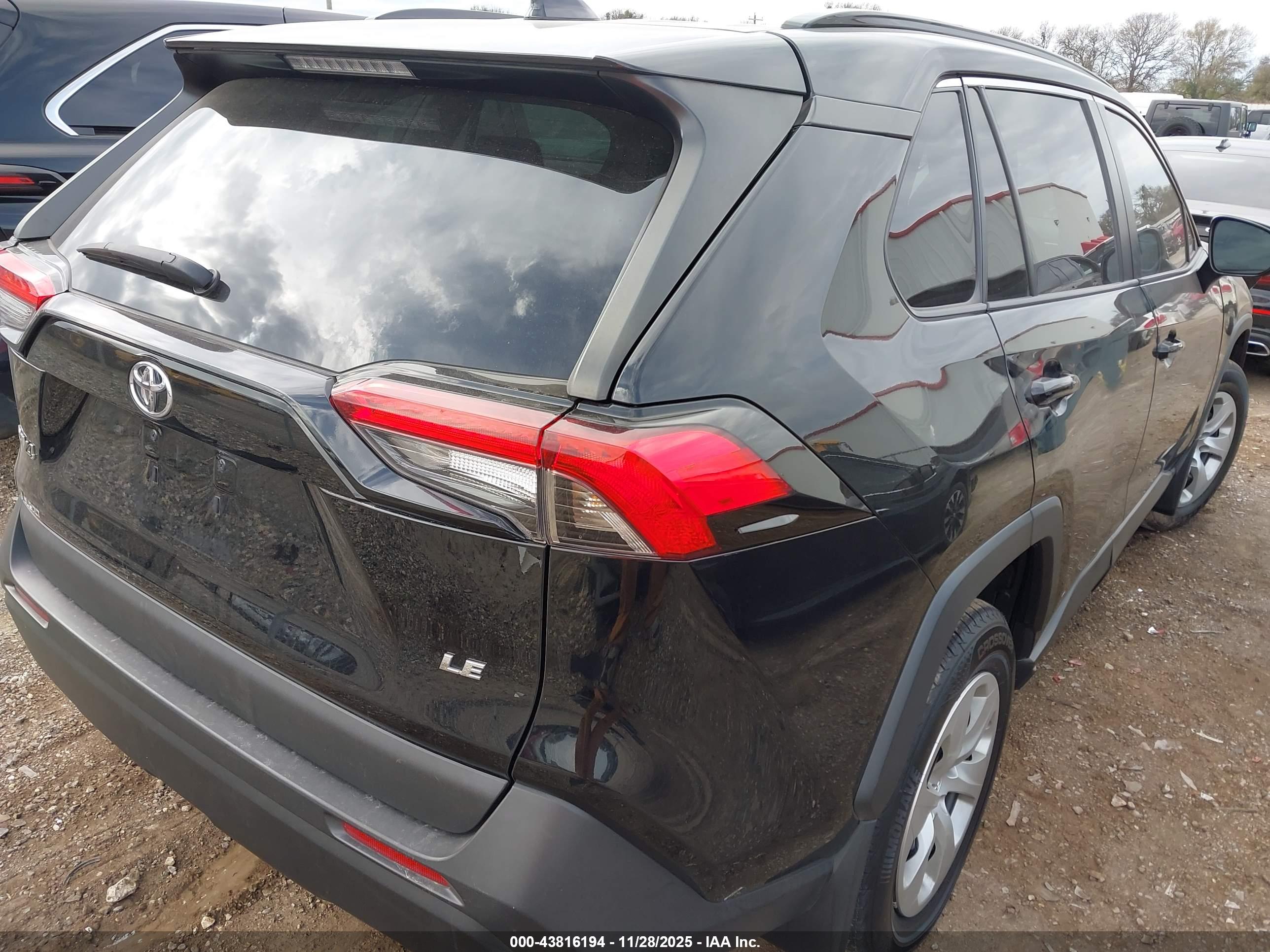 TOYOTA RAV4 image 4