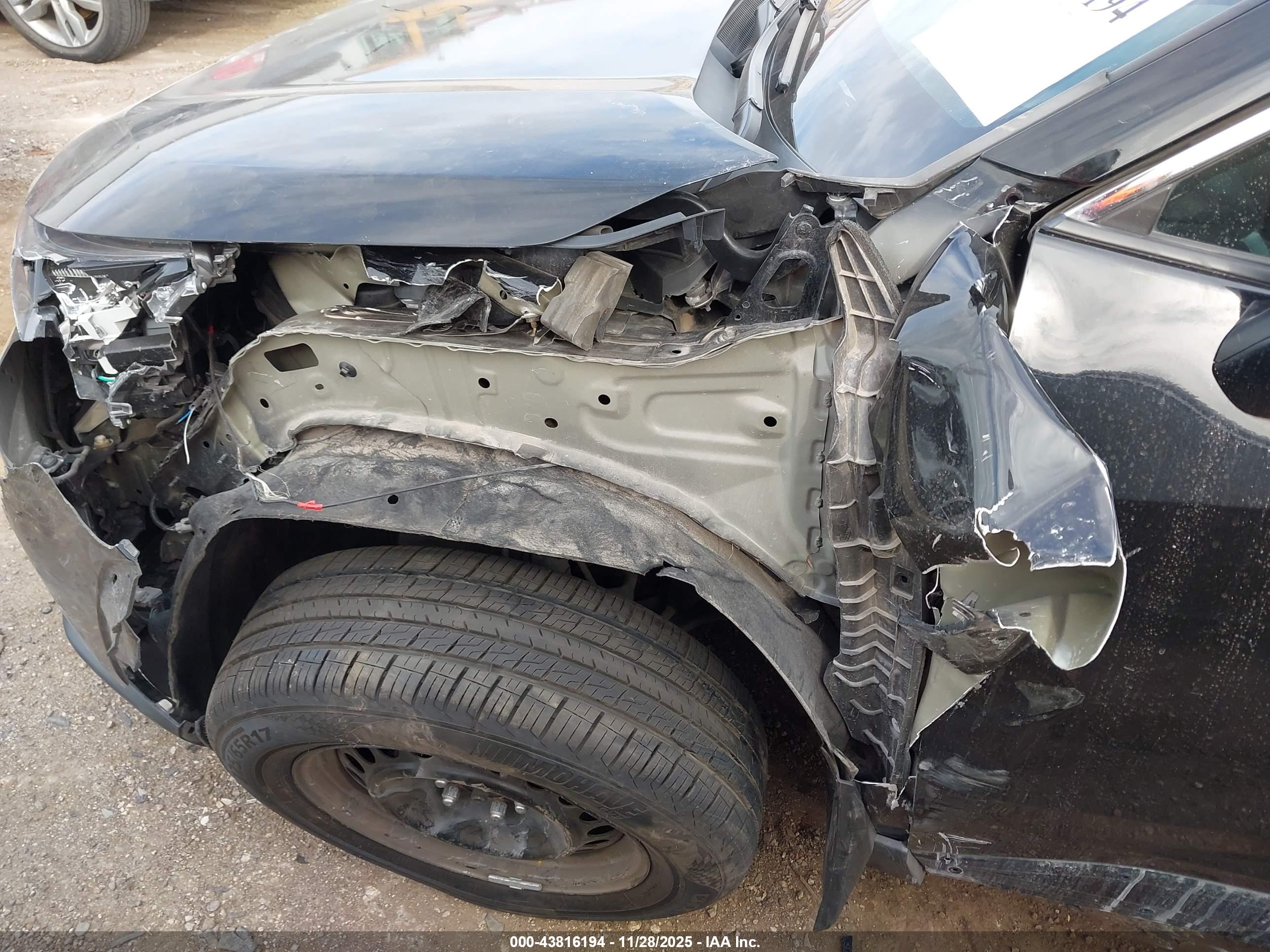 TOYOTA RAV4 image 6