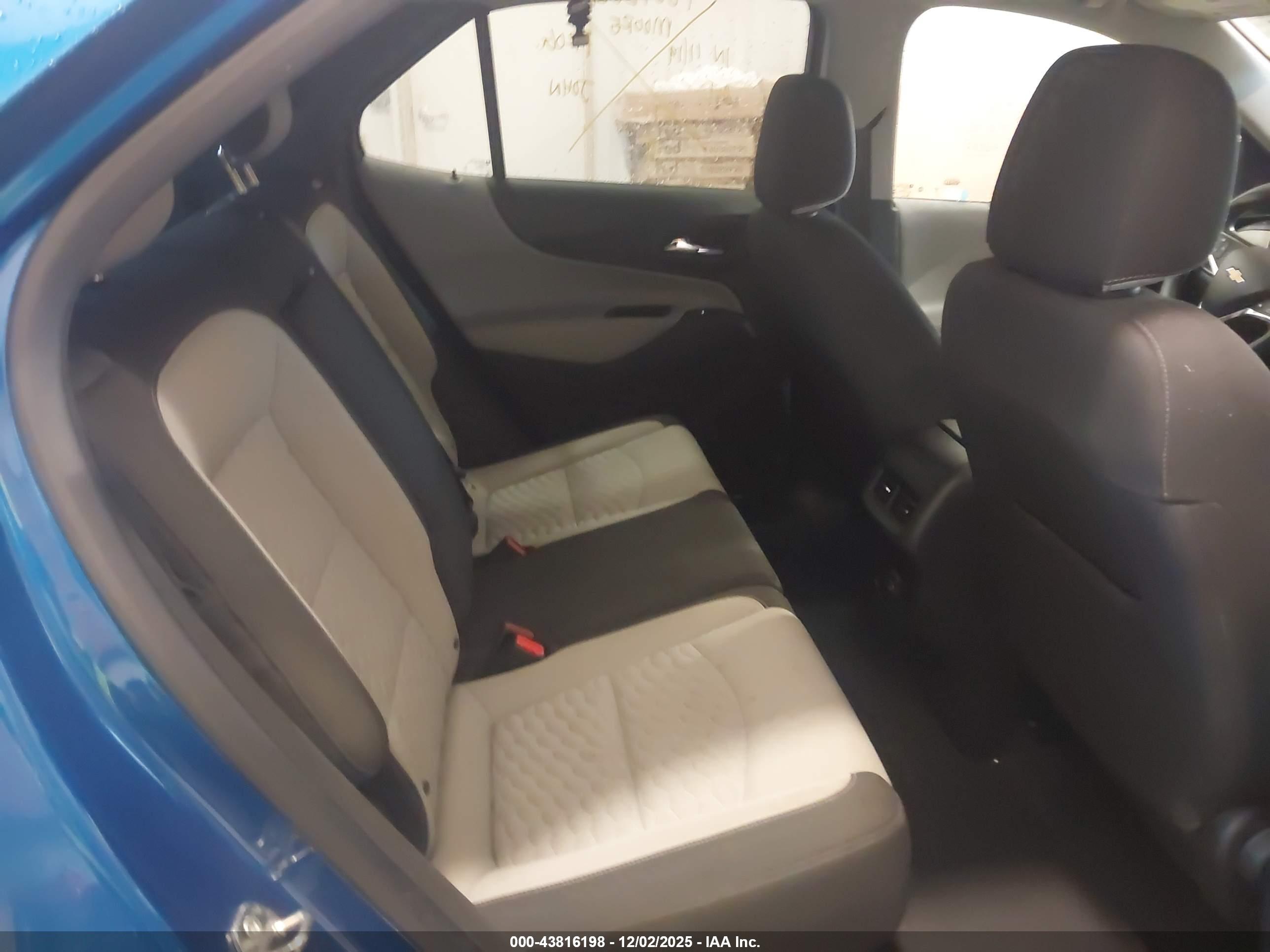 CHEVROLET EQUINOX image 8