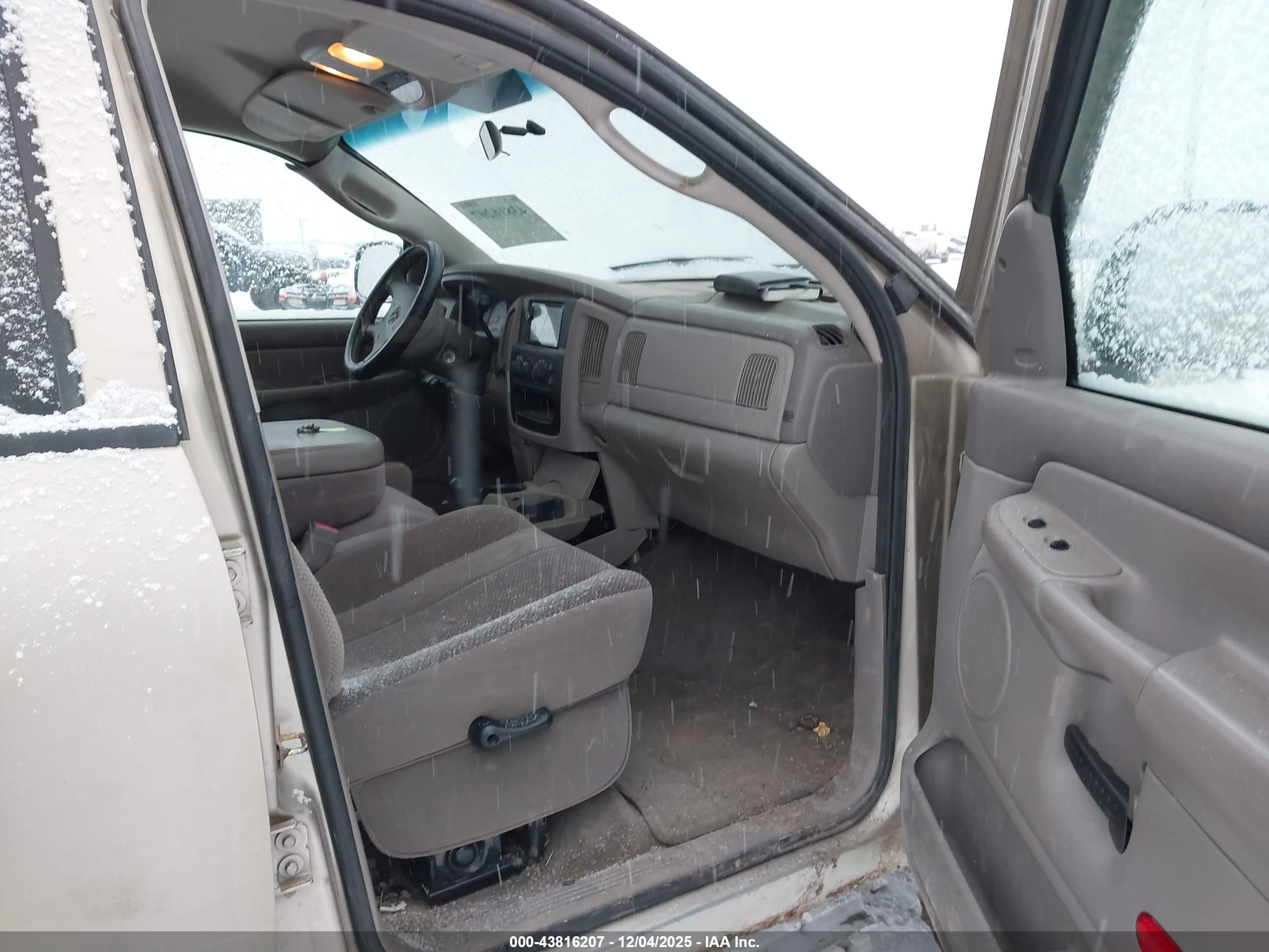 DODGE RAM image 5