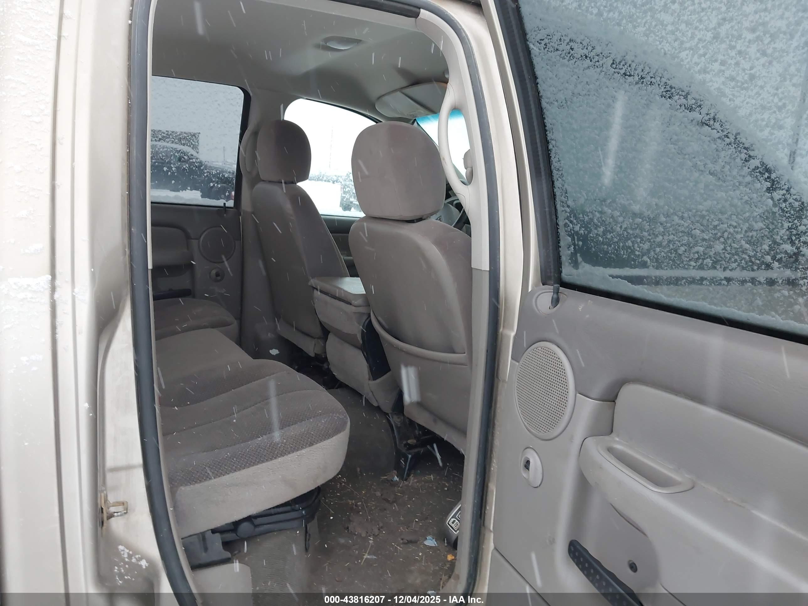 DODGE RAM image 8