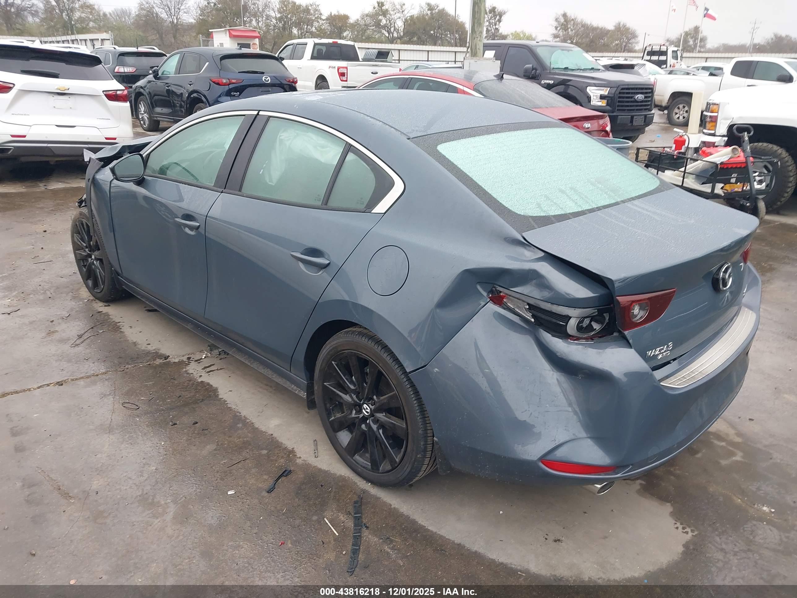 MAZDA MAZDA3 image 3