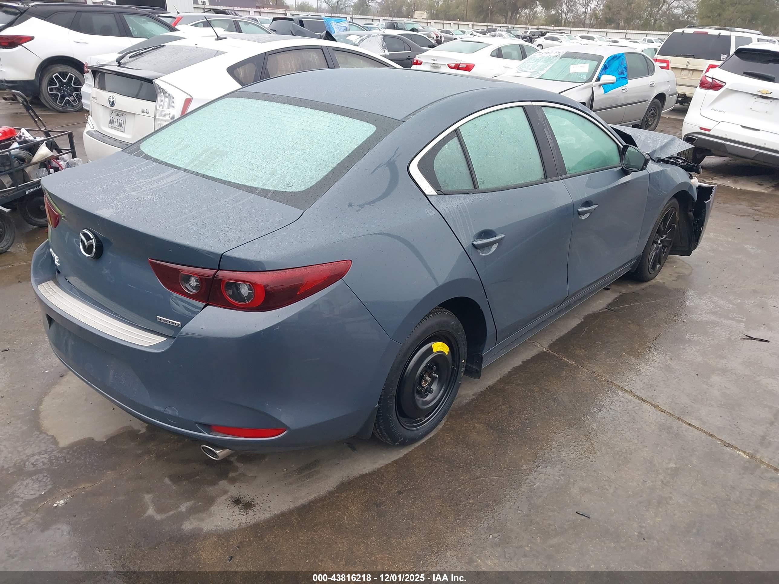 MAZDA MAZDA3 image 4