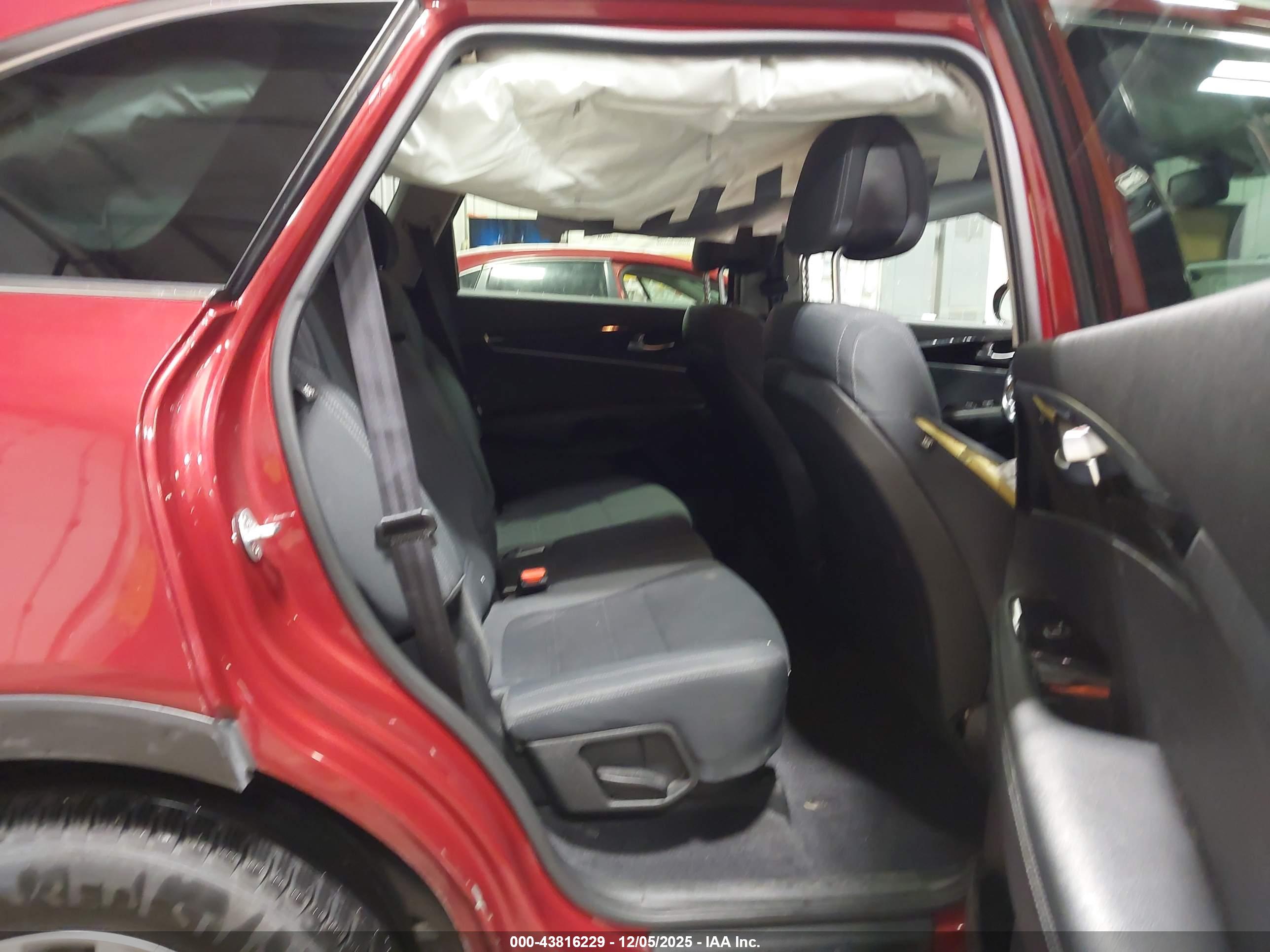 KIA SORENTO image 8