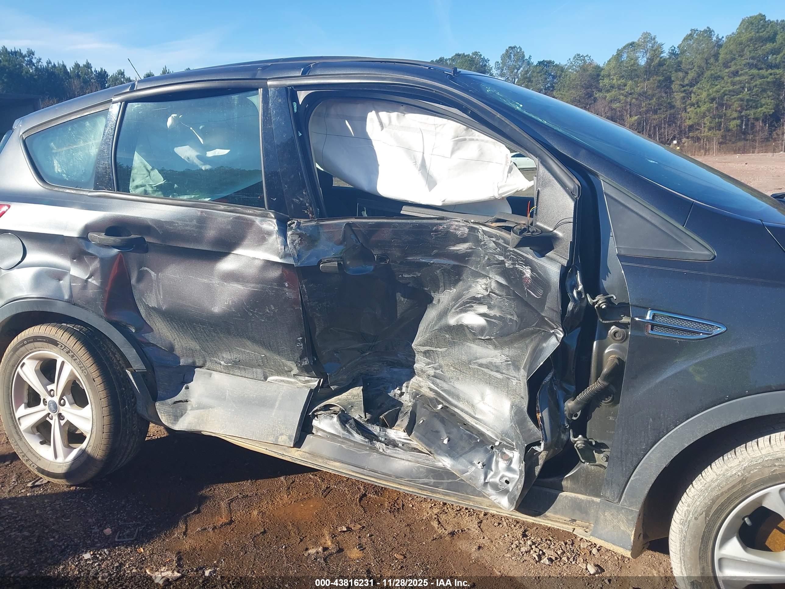 FORD ESCAPE image 6