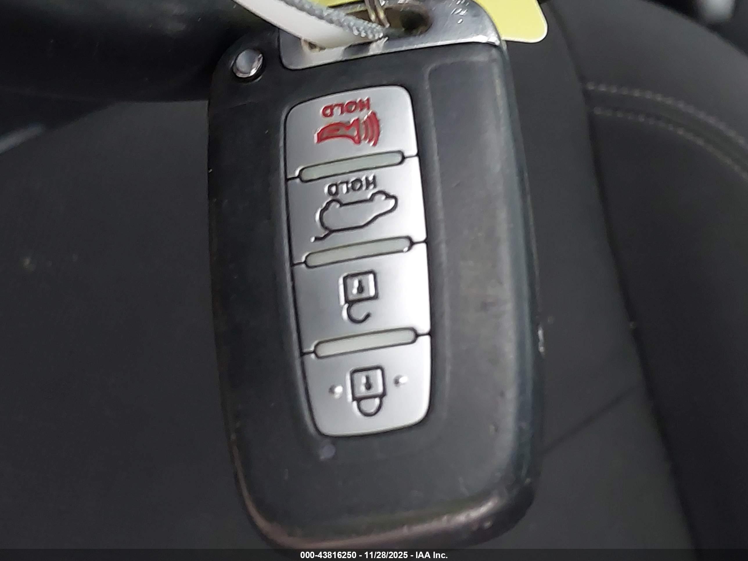 HYUNDAI VELOSTER image 11
