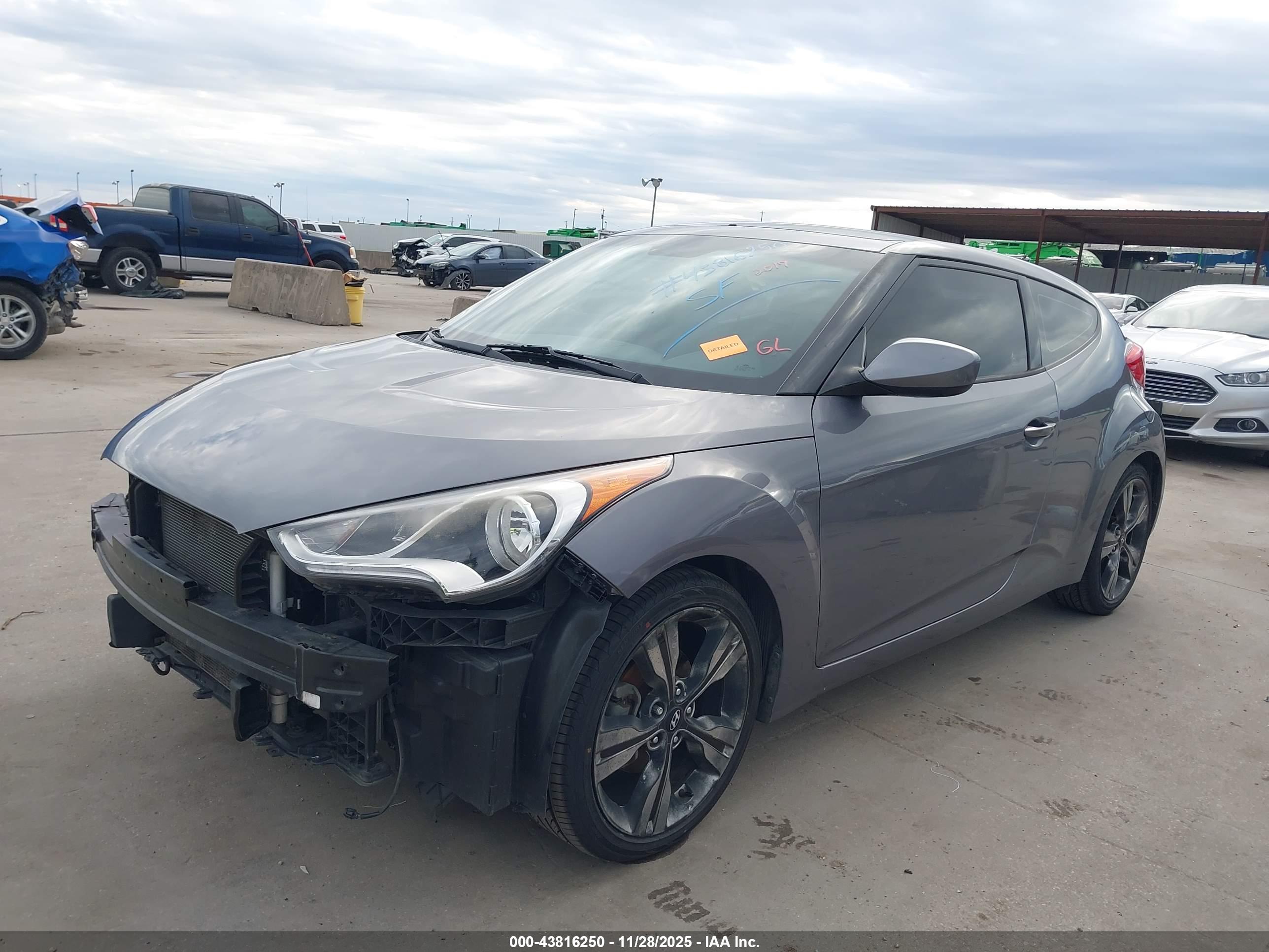 HYUNDAI VELOSTER image 2