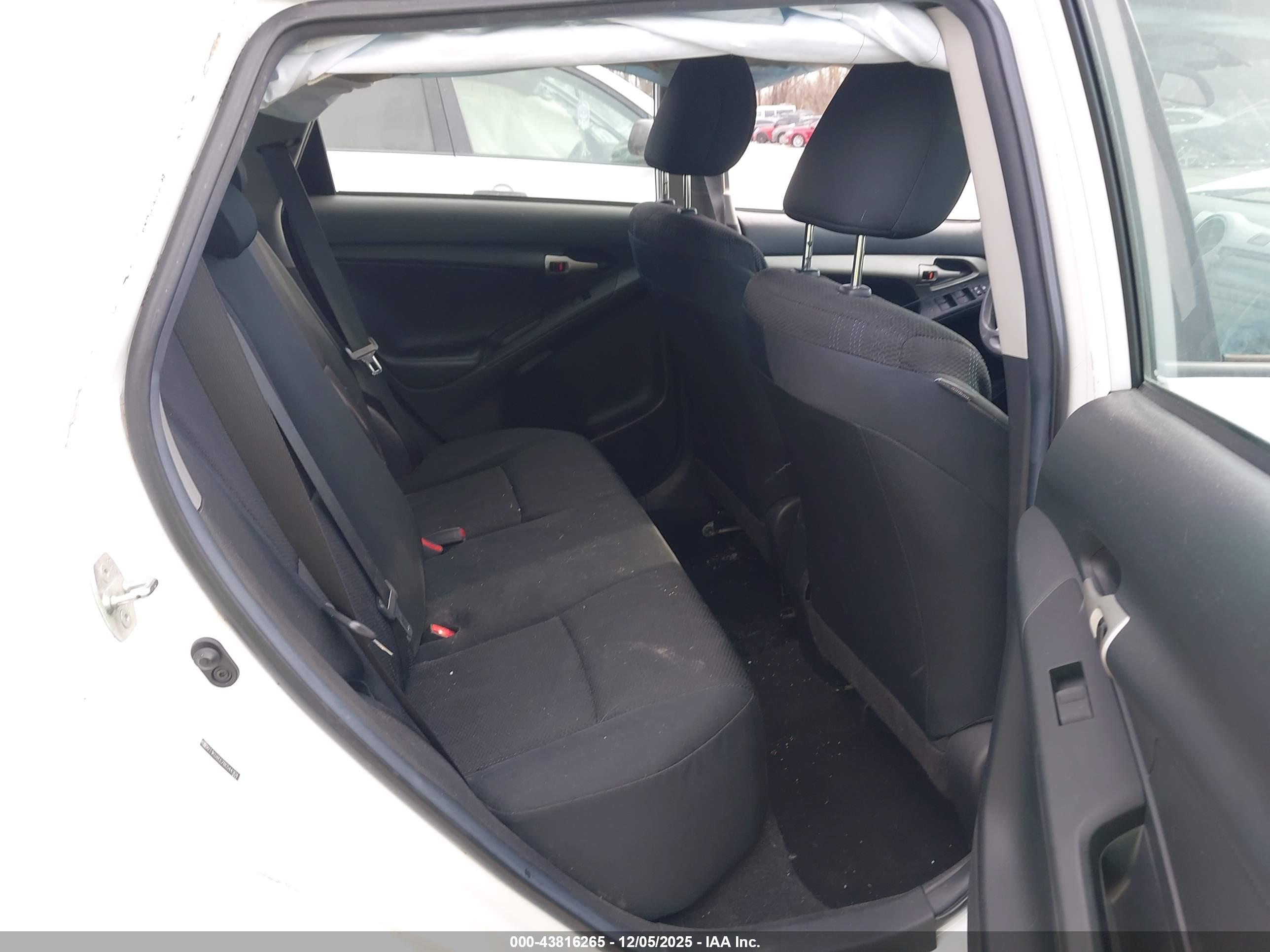 TOYOTA MATRIX image 8