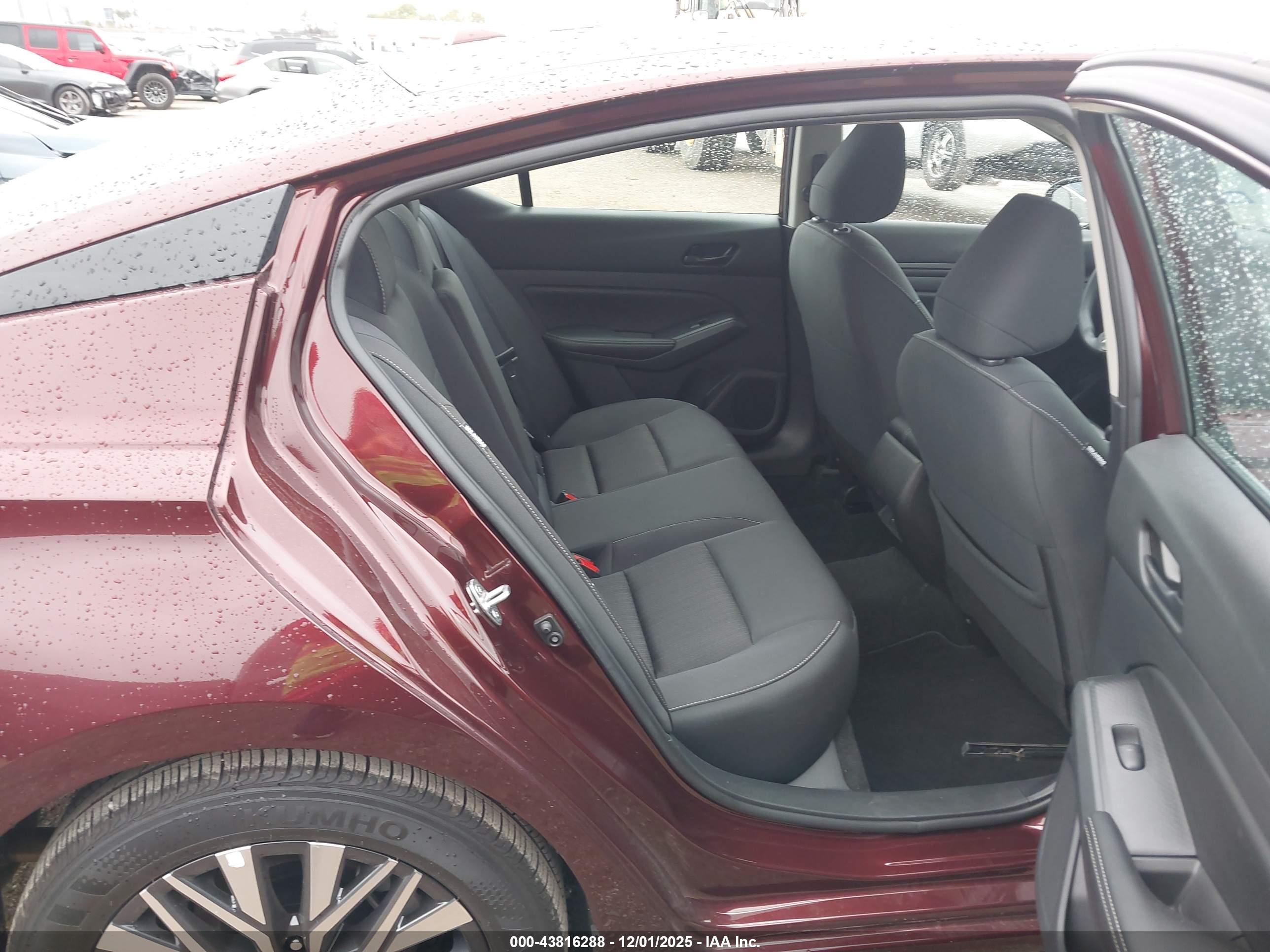 NISSAN ALTIMA image 8