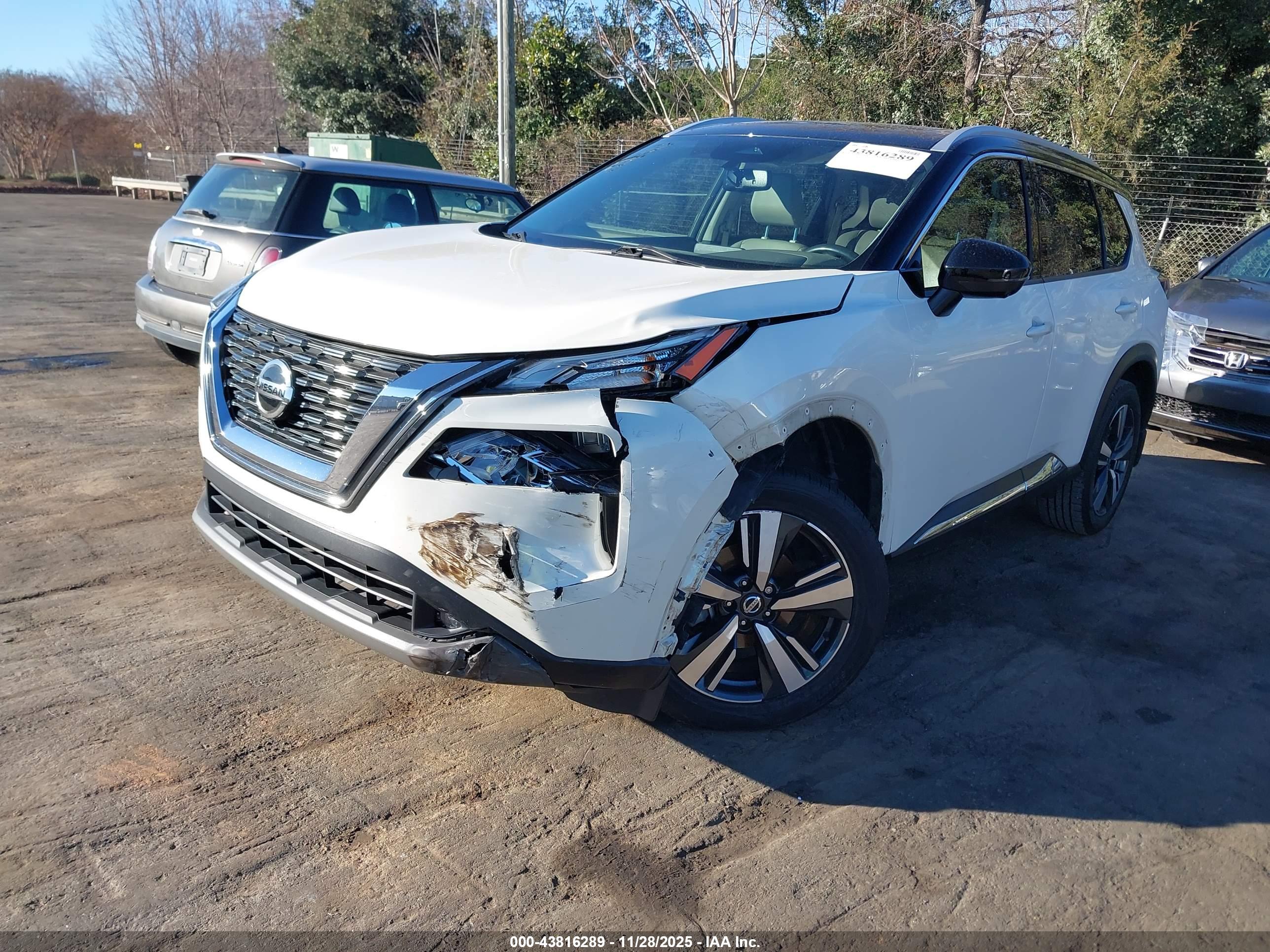 NISSAN ROGUE image 2